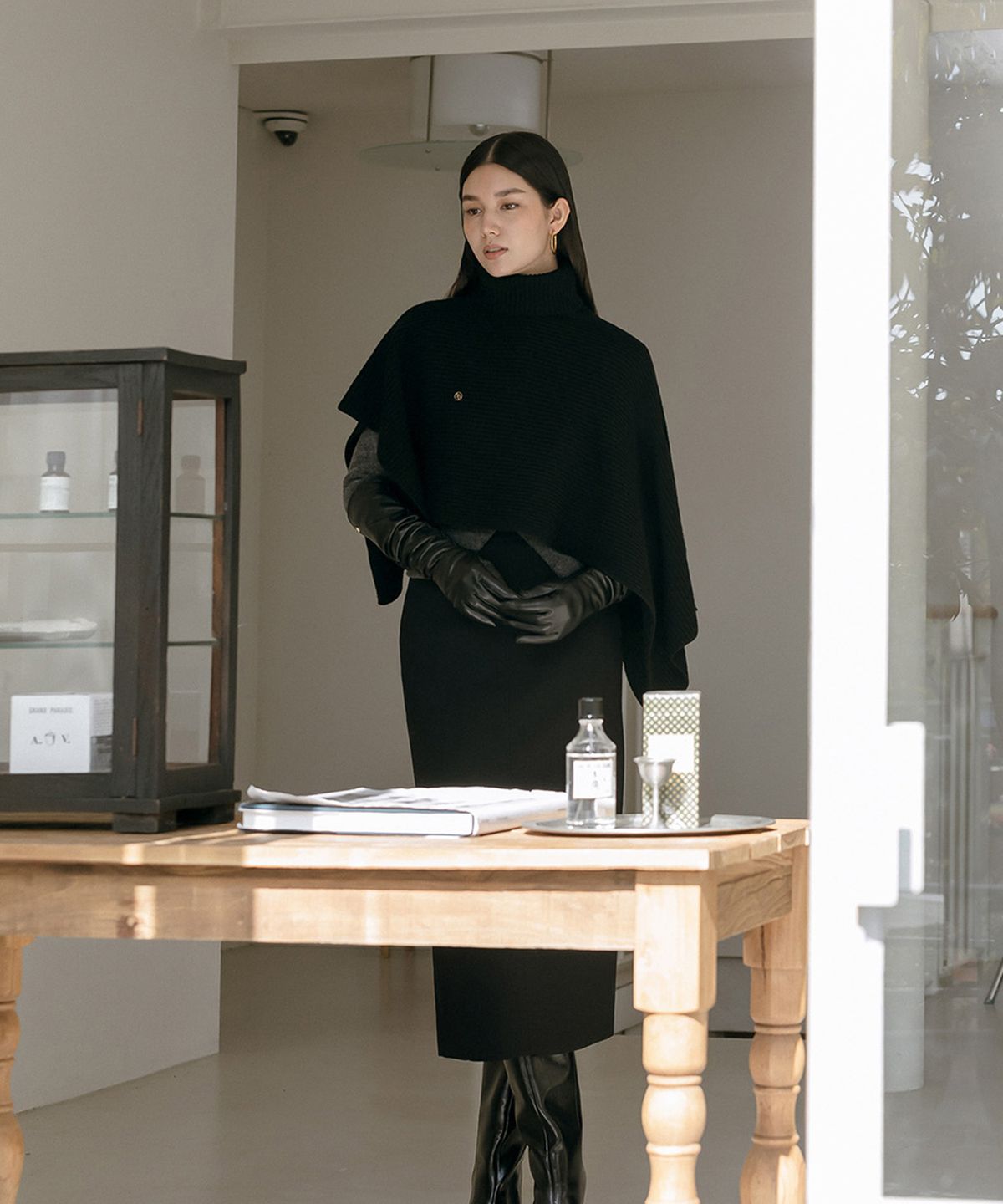 메이버유(MAYVERU) Temp Turtleneck Wool Cape Knitwear _ Black