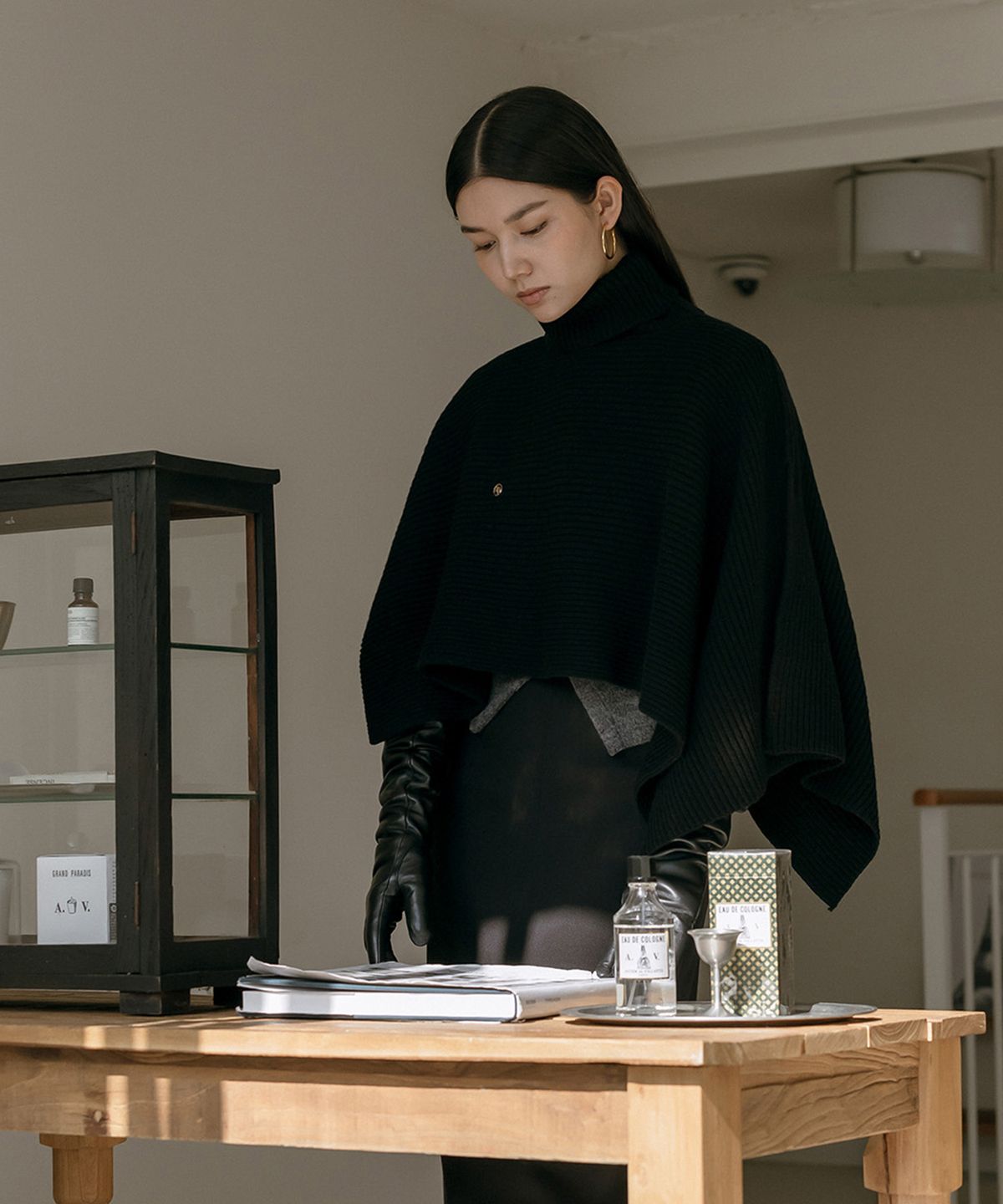 메이버유(MAYVERU) Temp Turtleneck Wool Cape Knitwear _ Black