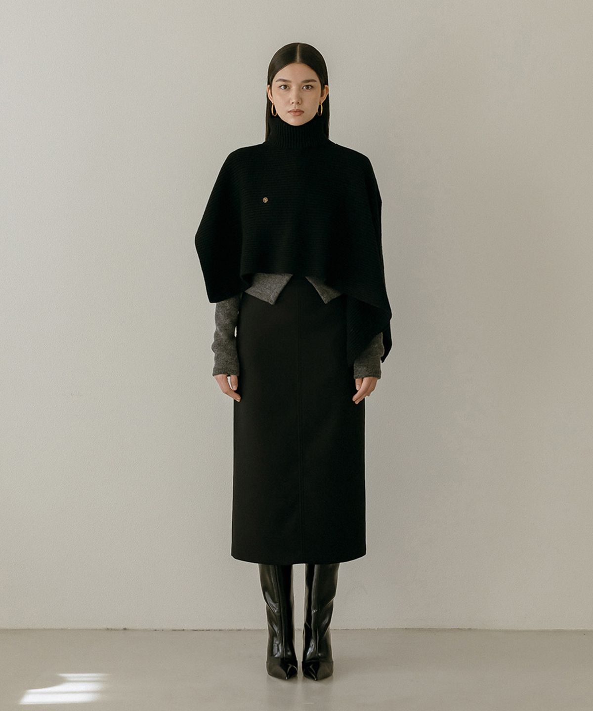 메이버유(MAYVERU) Temp Turtleneck Wool Cape Knitwear _ Black