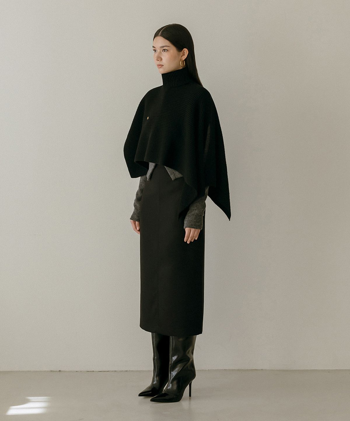메이버유(MAYVERU) Temp Turtleneck Wool Cape Knitwear _ Black