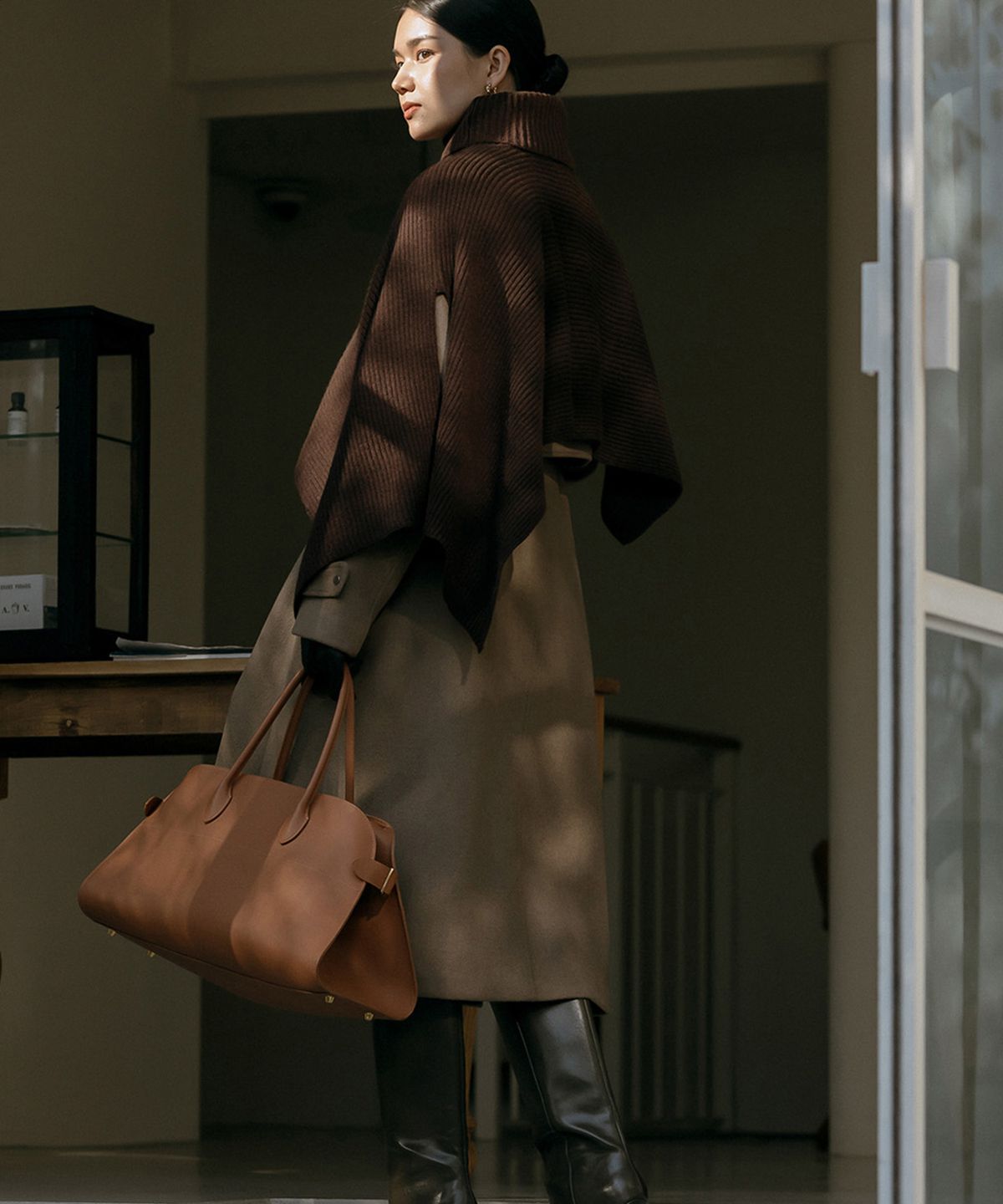 메이버유(MAYVERU) Temp Turtleneck Wool Cape Knitwear _ Brown