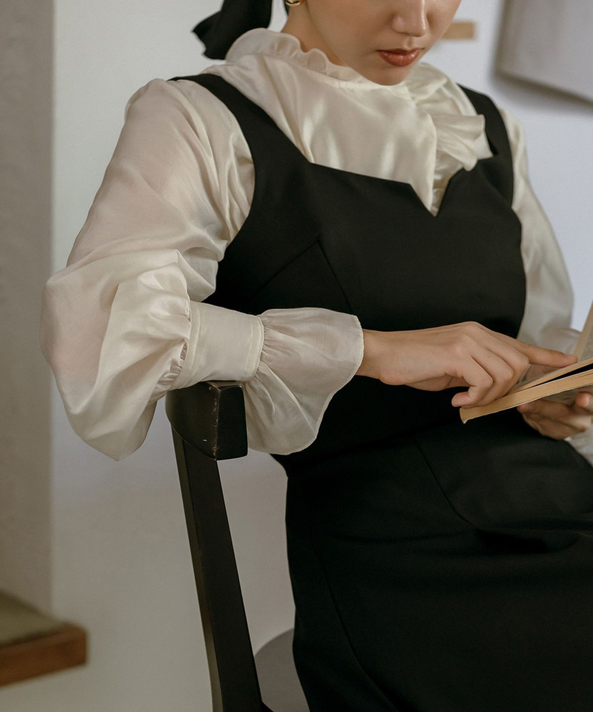 메이버유(MAYVERU) Trimming Frill Blouse _ Cream