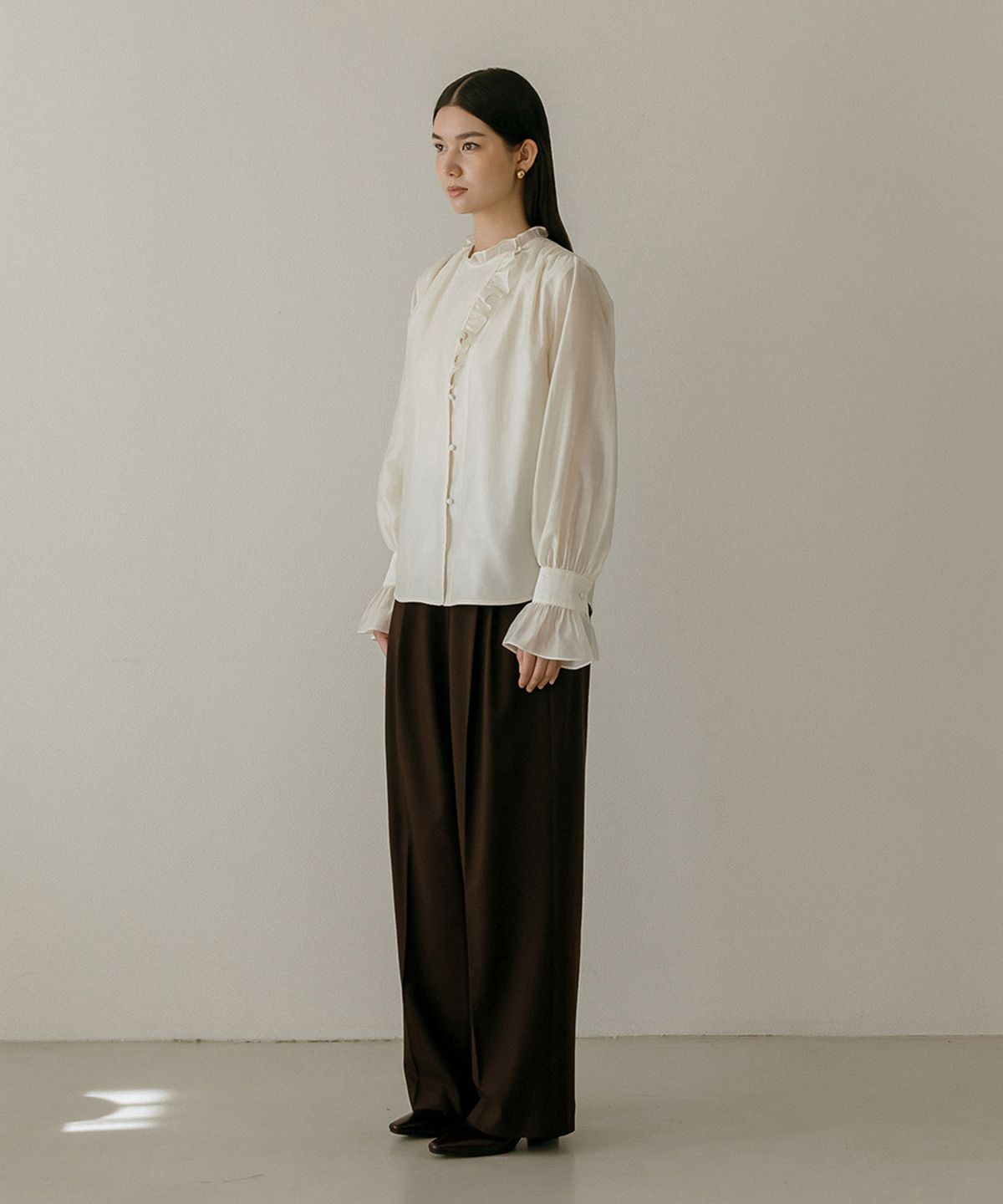 메이버유(MAYVERU) Trimming Frill Blouse _ Cream