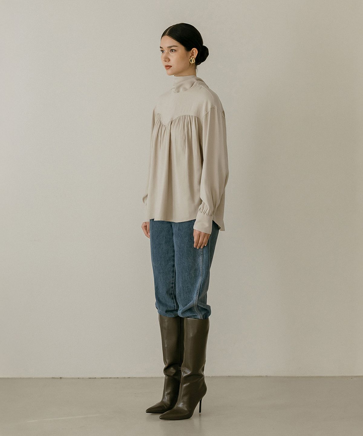 메이버유(MAYVERU) Analeigh Tie Blouse _ Beige