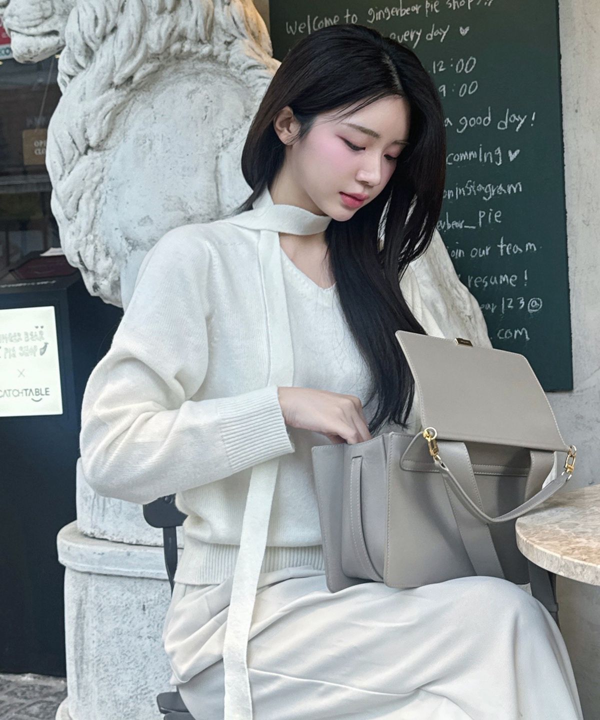 마인드브릿지 우먼(MIND BRIDGE WOMEN) [W][COUTURE]홀가먼트 브이넥 타이 니트 - 2color
