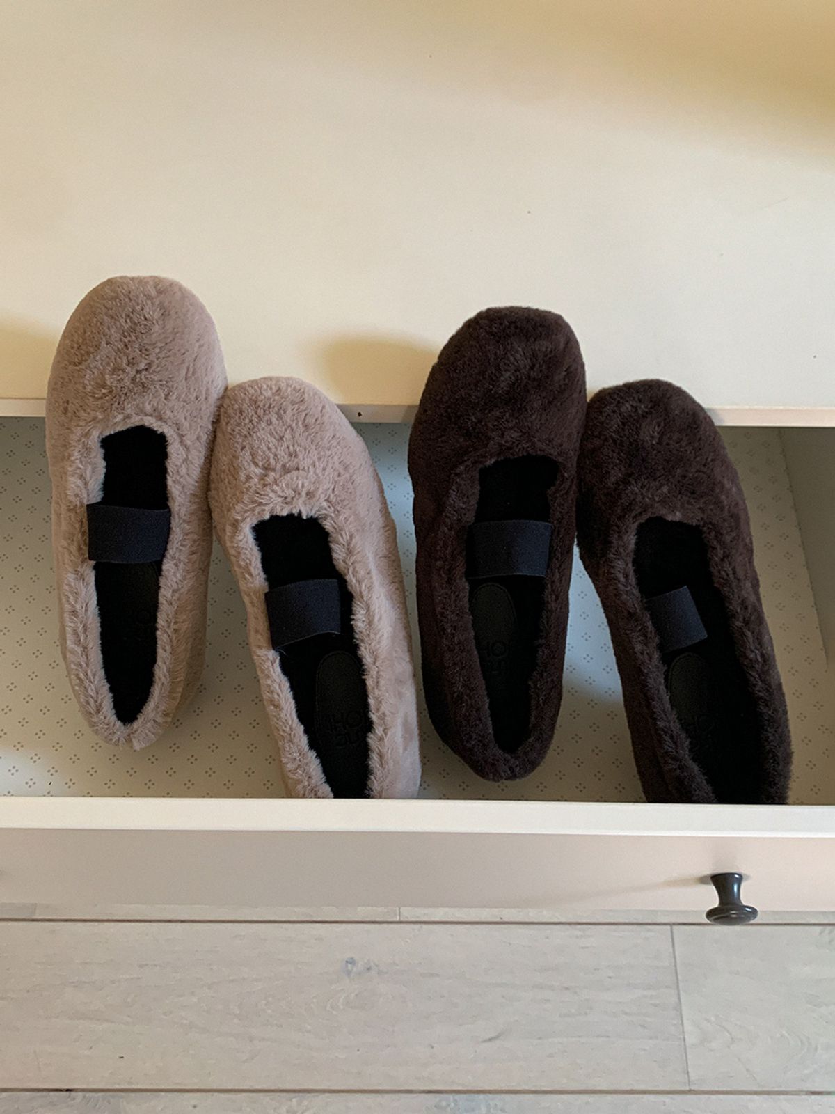 더조히(THE JOHI) Cozy Fur Mary Jane Flats_3 Colors