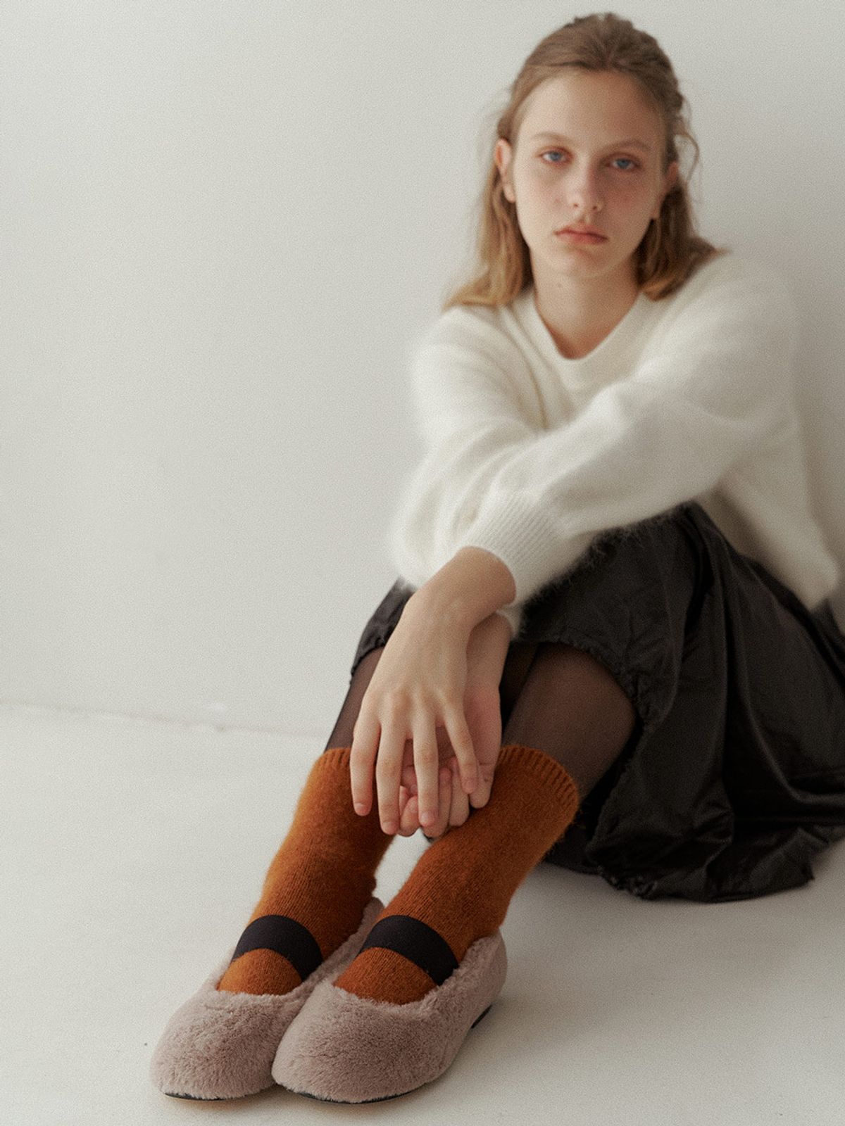 더조히(THE JOHI) Cozy Fur Mary Jane Flats_3 Colors