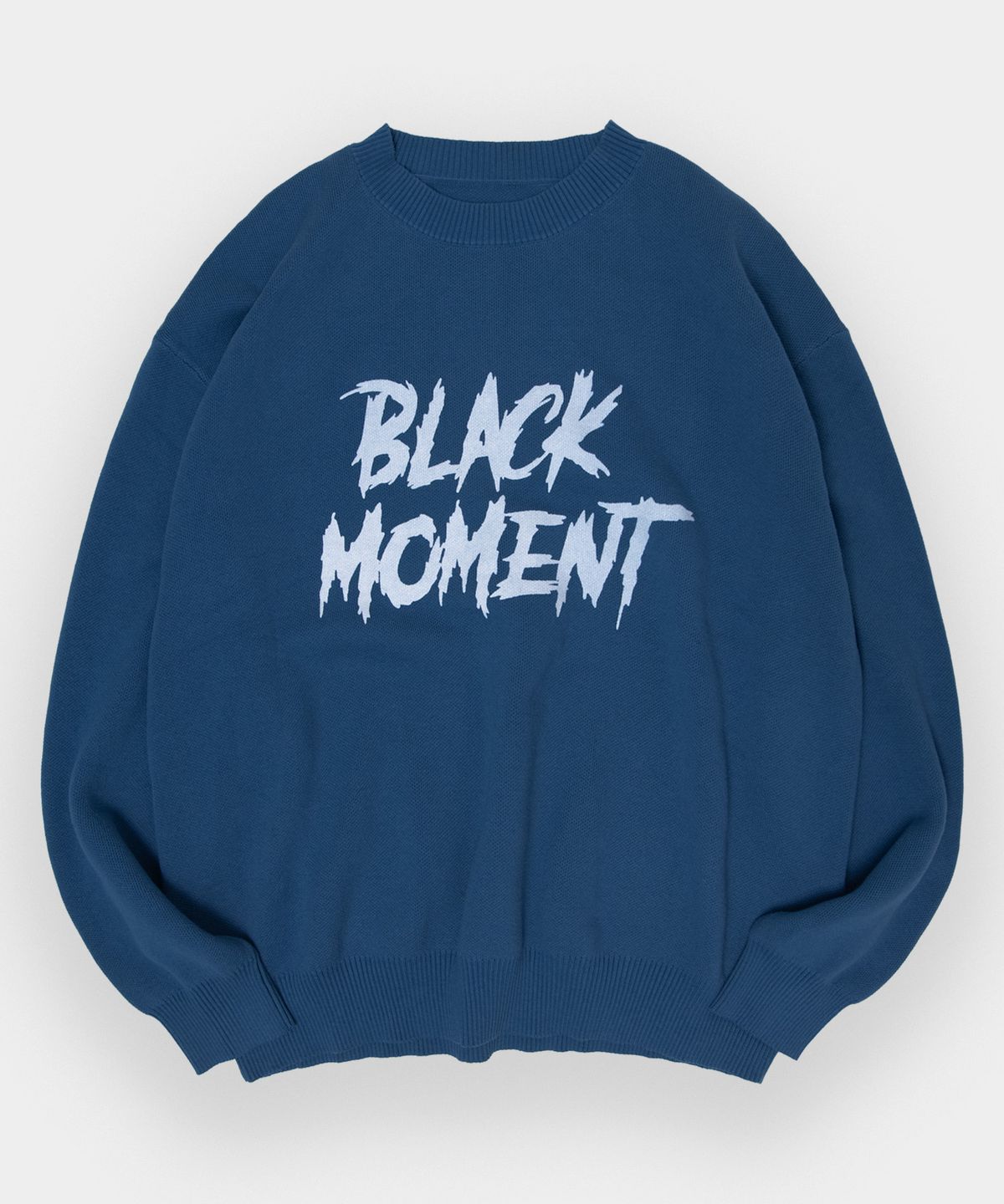 블랙모먼트(BLACK MOMENT) 워셔블 그래픽 러프 로고 니트 풀오버 티셔츠 [카키]