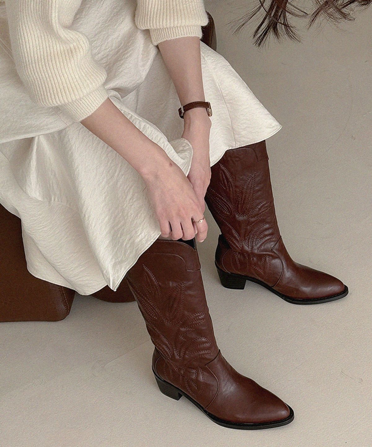 무드앤플(MOODNPLE) daisy western 유니크 자수 포인트 브라운 웨스턴 부츠 5.5cm