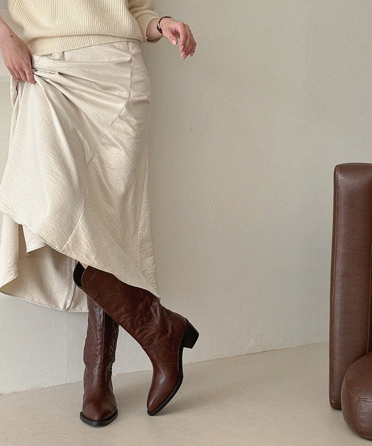 무드앤플(MOODNPLE) daisy western 유니크 자수 포인트 브라운 웨스턴 부츠 5.5cm