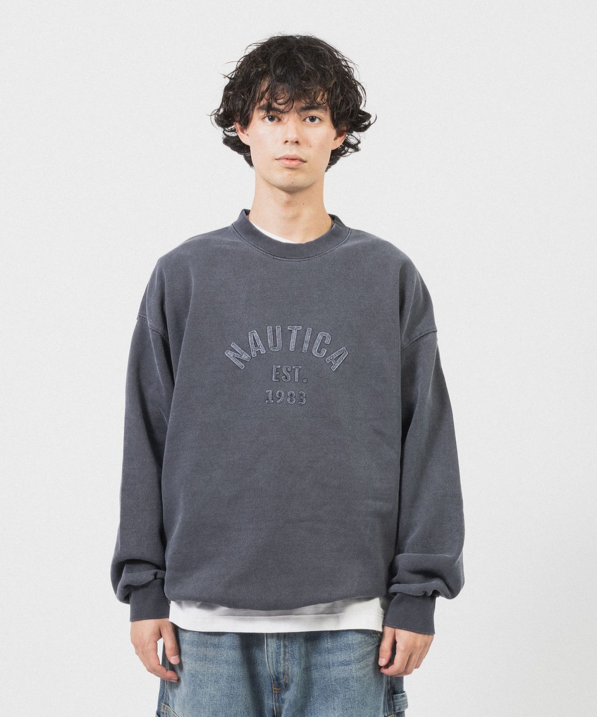노티카(NAUTICA) 피그먼트 펠트 패치 아치로고 스웻셔츠