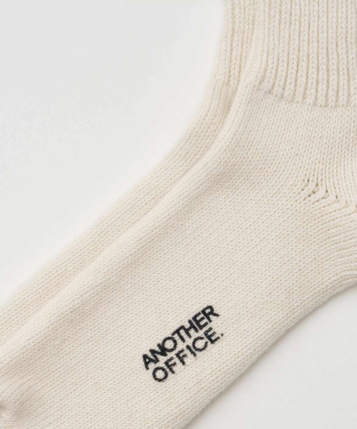 어나더 오피스(ANOTHER OFFICE) Cloud Mid Socks (Ecru)