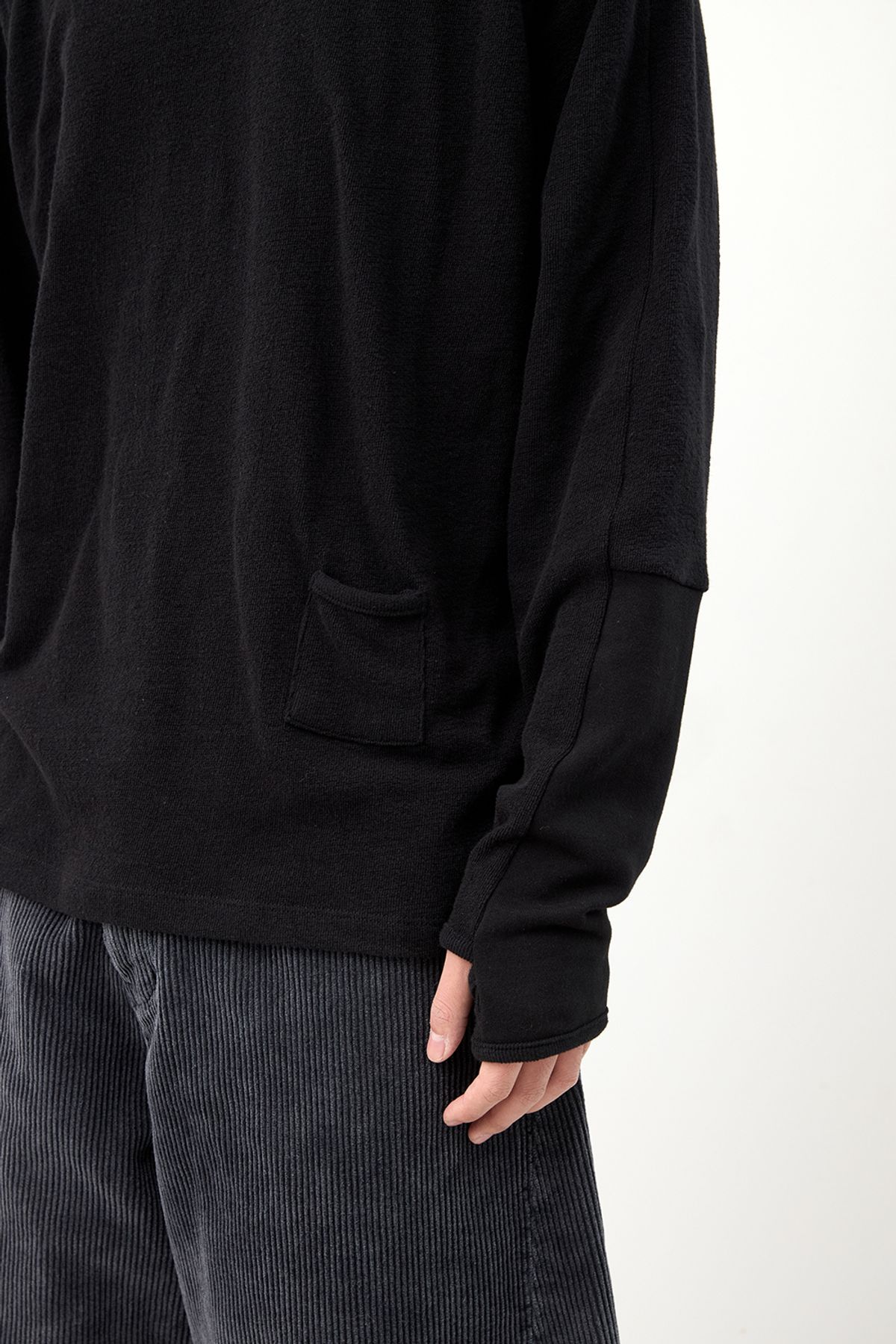 해칭룸(HATCHINGROOM) Incision Tee Black