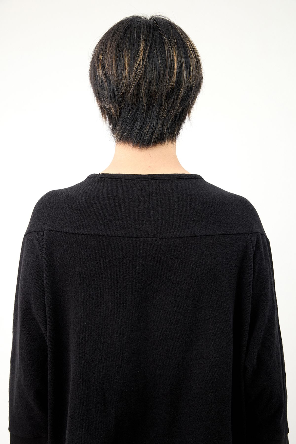 해칭룸(HATCHINGROOM) Incision Tee Black