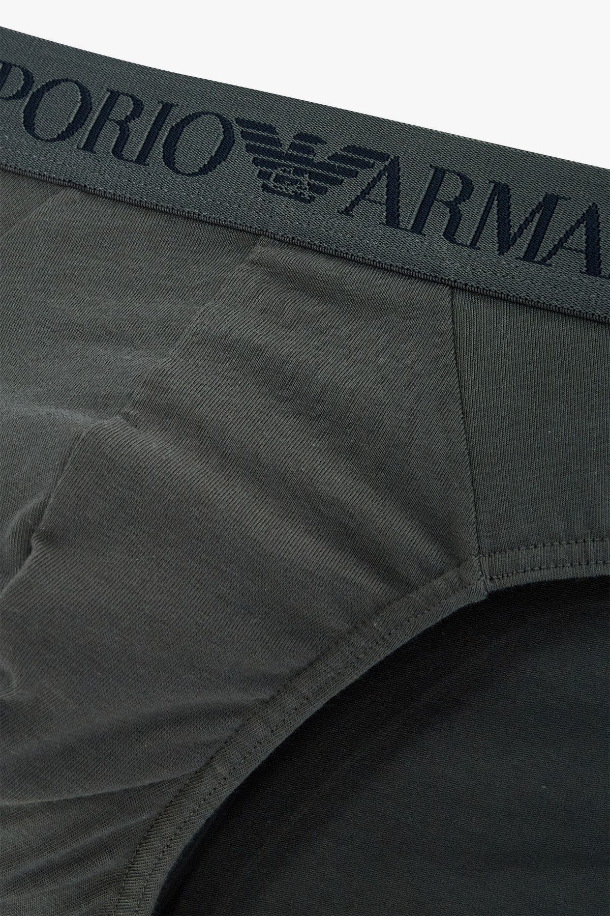 엠포리오 아르마니 언더웨어(EMPORIO ARMANI UNDERWEAR) 남성 로고 밴딩 솔리드 코튼 브리프_다크 그레이 0814311010