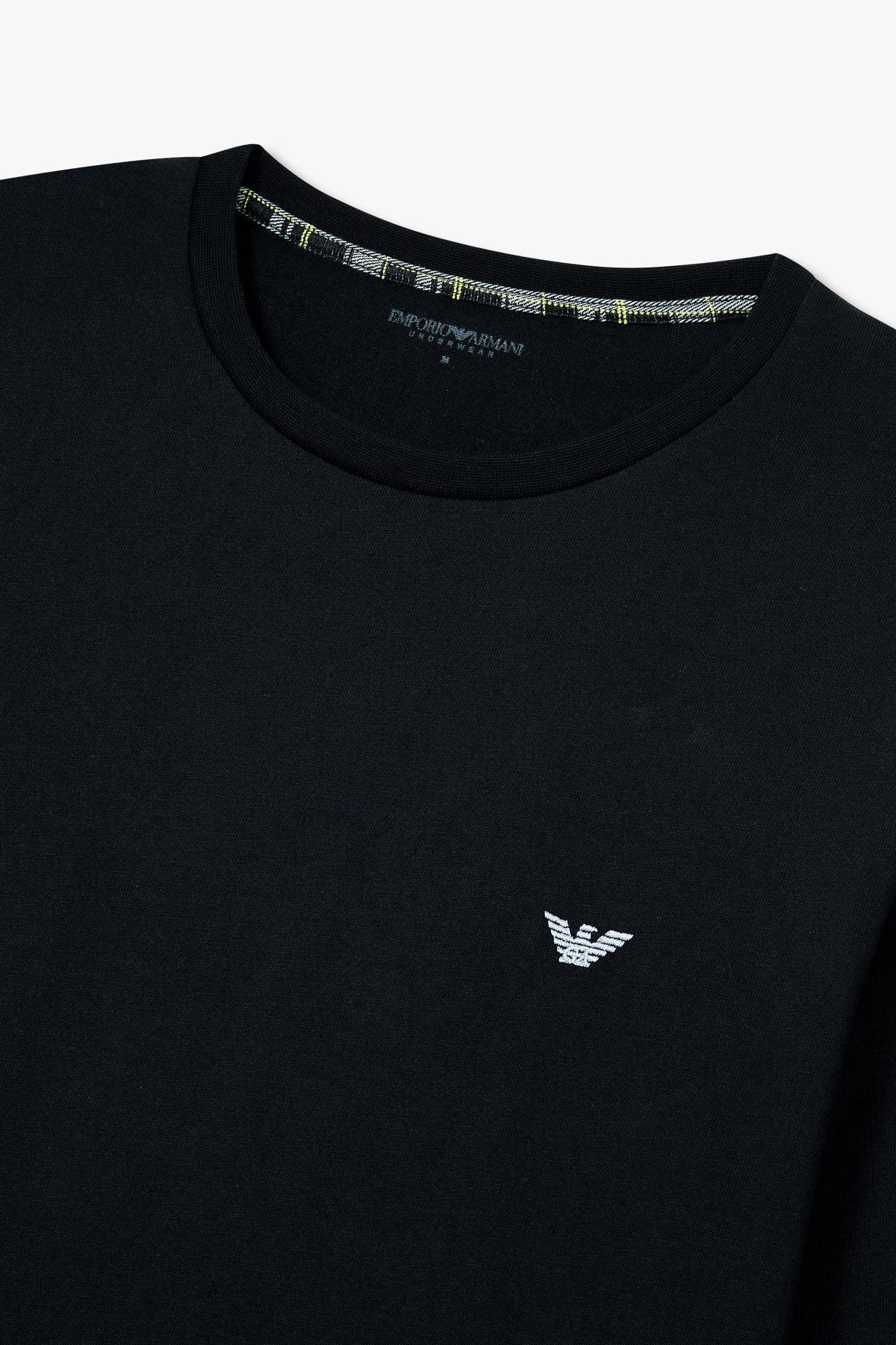 엠포리오 아르마니 언더웨어(EMPORIO ARMANI UNDERWEAR) 남성 미니 로고 자수 라운지 티셔츠_블랙 0814336008