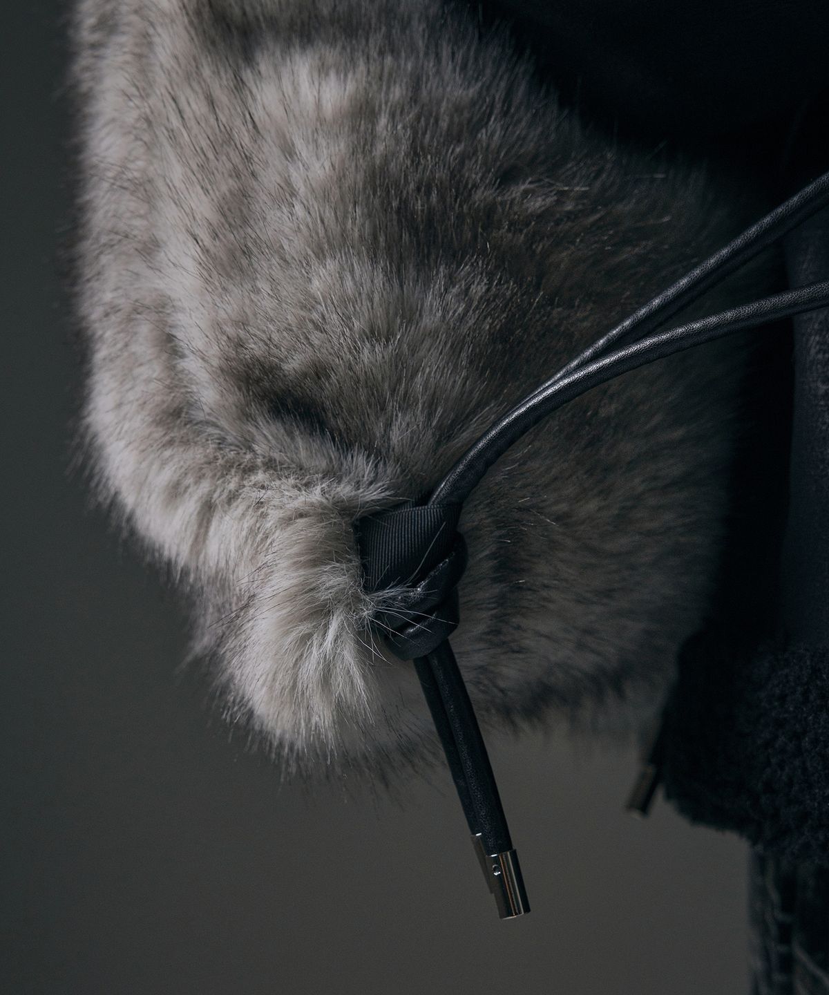 트리밍버드(TREEMINGBIRD) Volume Fur String back pack [ Light Gray ]