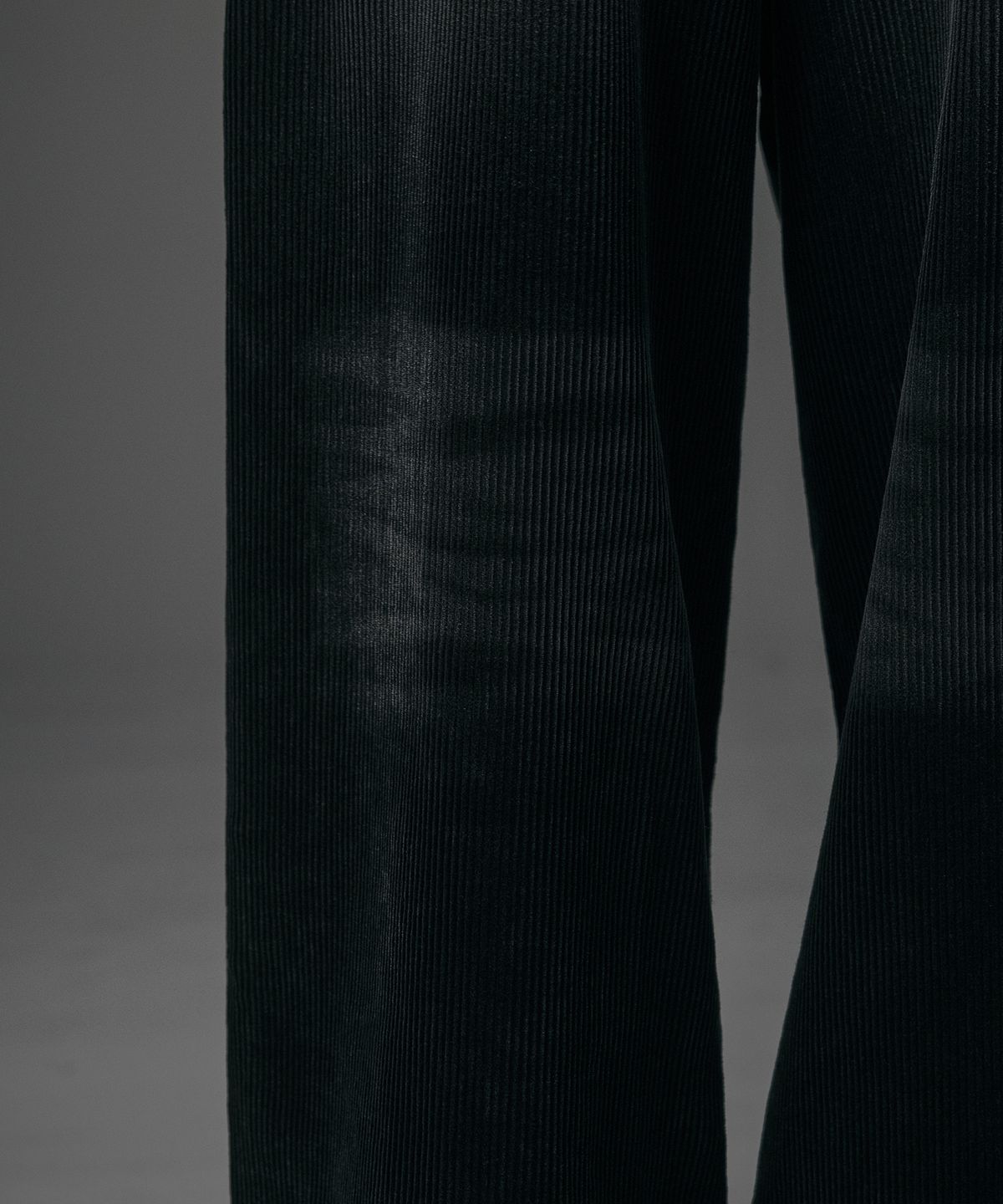 트리밍버드(TREEMINGBIRD) Washing Velour Corduroy Back Pocket Logo Pants [ Black ]