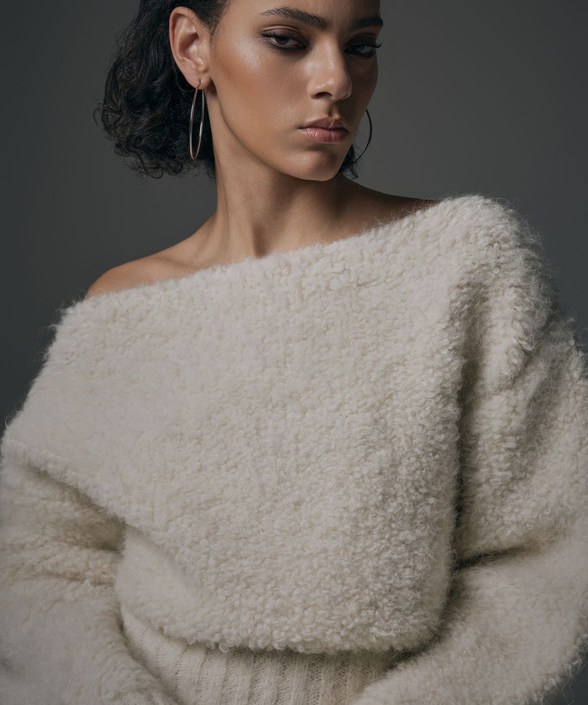 트리밍버드(TREEMINGBIRD) Alpaca Boucle Open Shoulder Knit [ Ivory ]