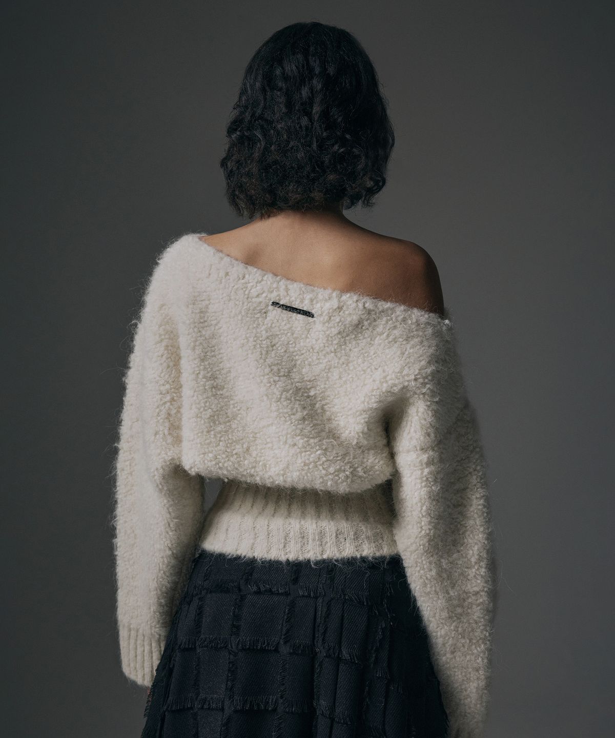 트리밍버드(TREEMINGBIRD) Alpaca Boucle Open Shoulder Knit [ Ivory ]