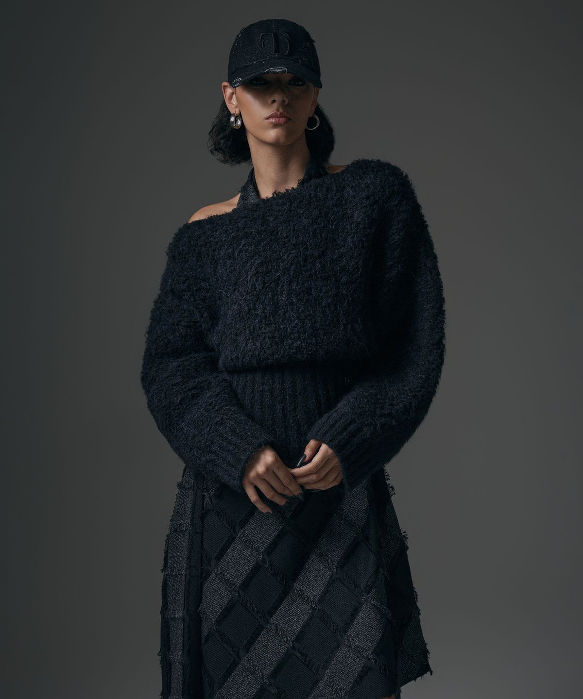트리밍버드(TREEMINGBIRD) Alpaca Boucle Open Shoulder Knit [ Black ]