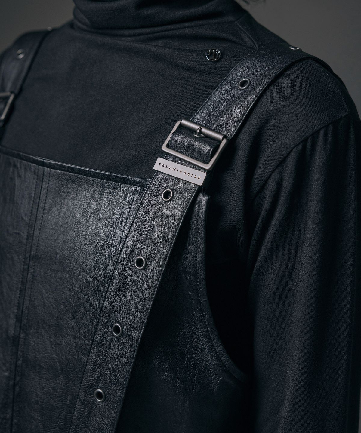 트리밍버드(TREEMINGBIRD) Dry Leather Suspenders One-piece [ Black ]