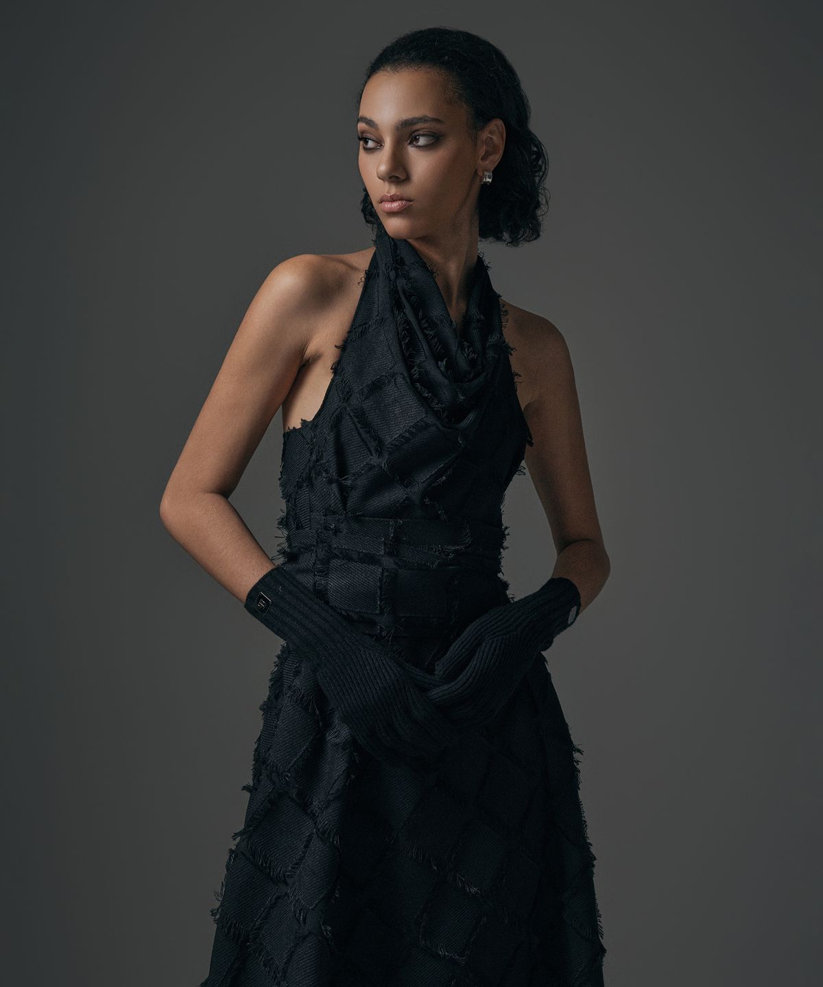 트리밍버드(TREEMINGBIRD) Fringe Halterneck Drape One-piece [ Black ]