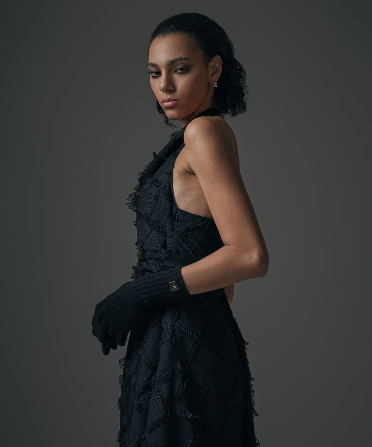 트리밍버드(TREEMINGBIRD) Fringe Halterneck Drape One-piece [ Black ]