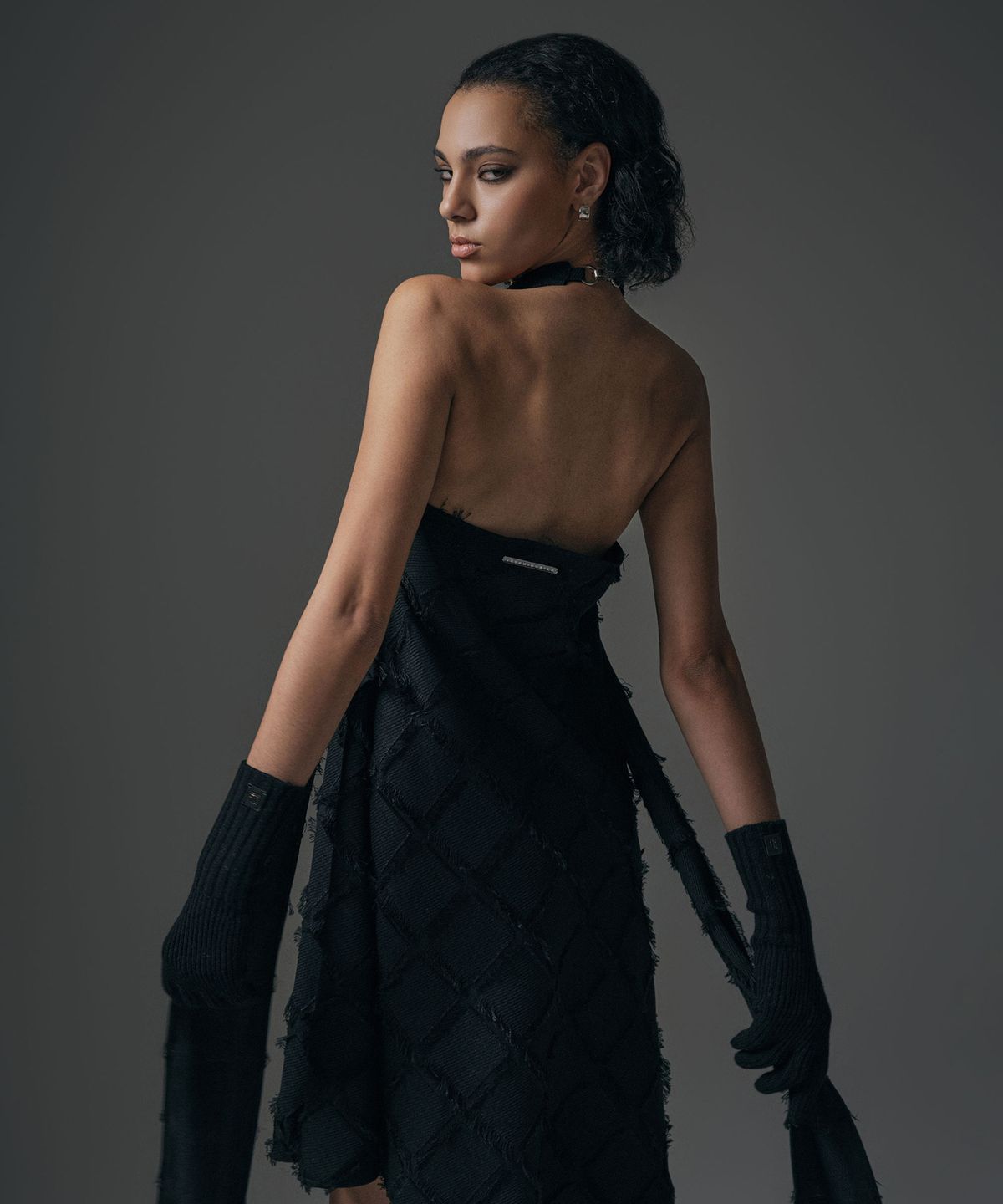 트리밍버드(TREEMINGBIRD) Fringe Halterneck Drape One-piece [ Black ]