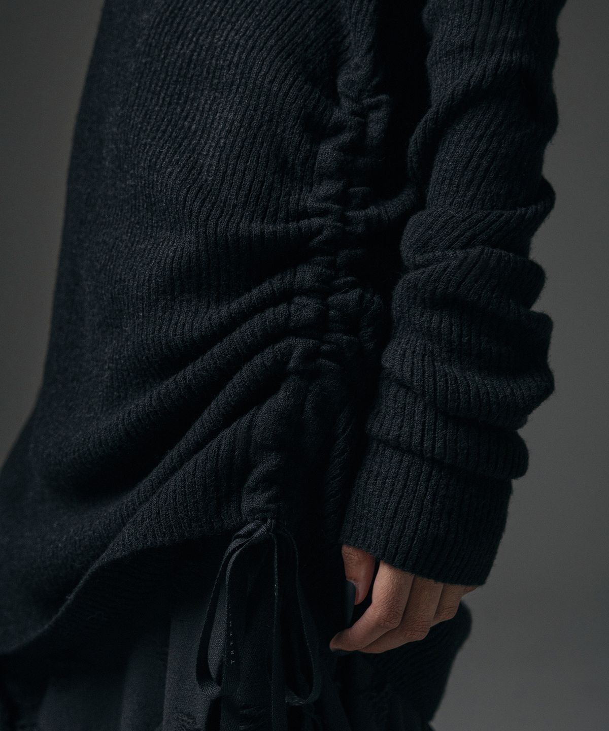 트리밍버드(TREEMINGBIRD) Alpaca Half-Turtleneck Long Knit [ Black ]