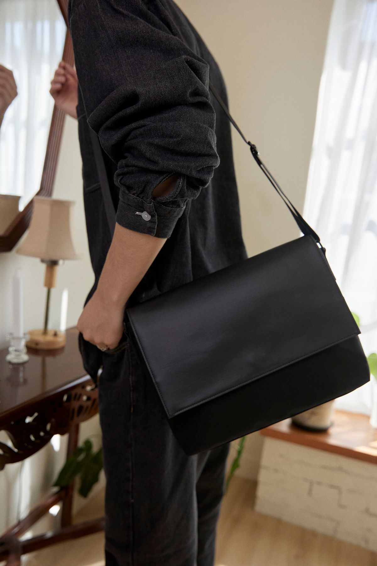 프로젝트 1907(PROJECT1907) [PLASTIC] Messenger Bag (2 Color)