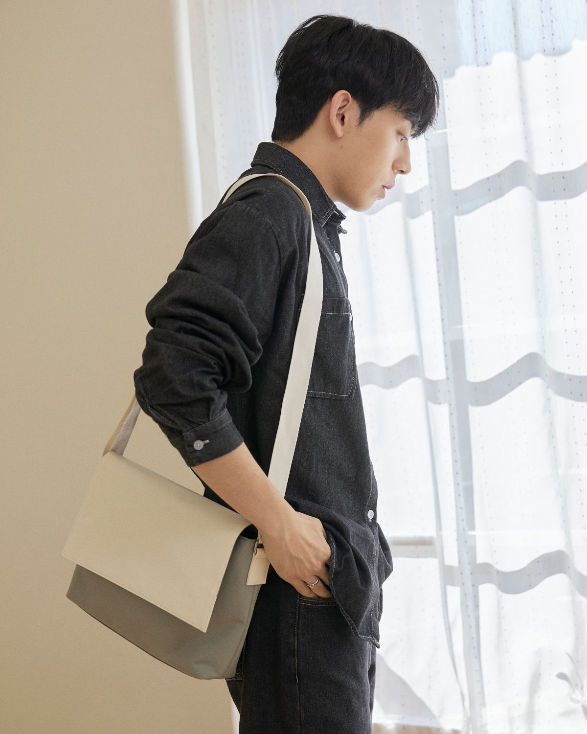 프로젝트 1907(PROJECT1907) [PLASTIC] Messenger Bag (2 Color)