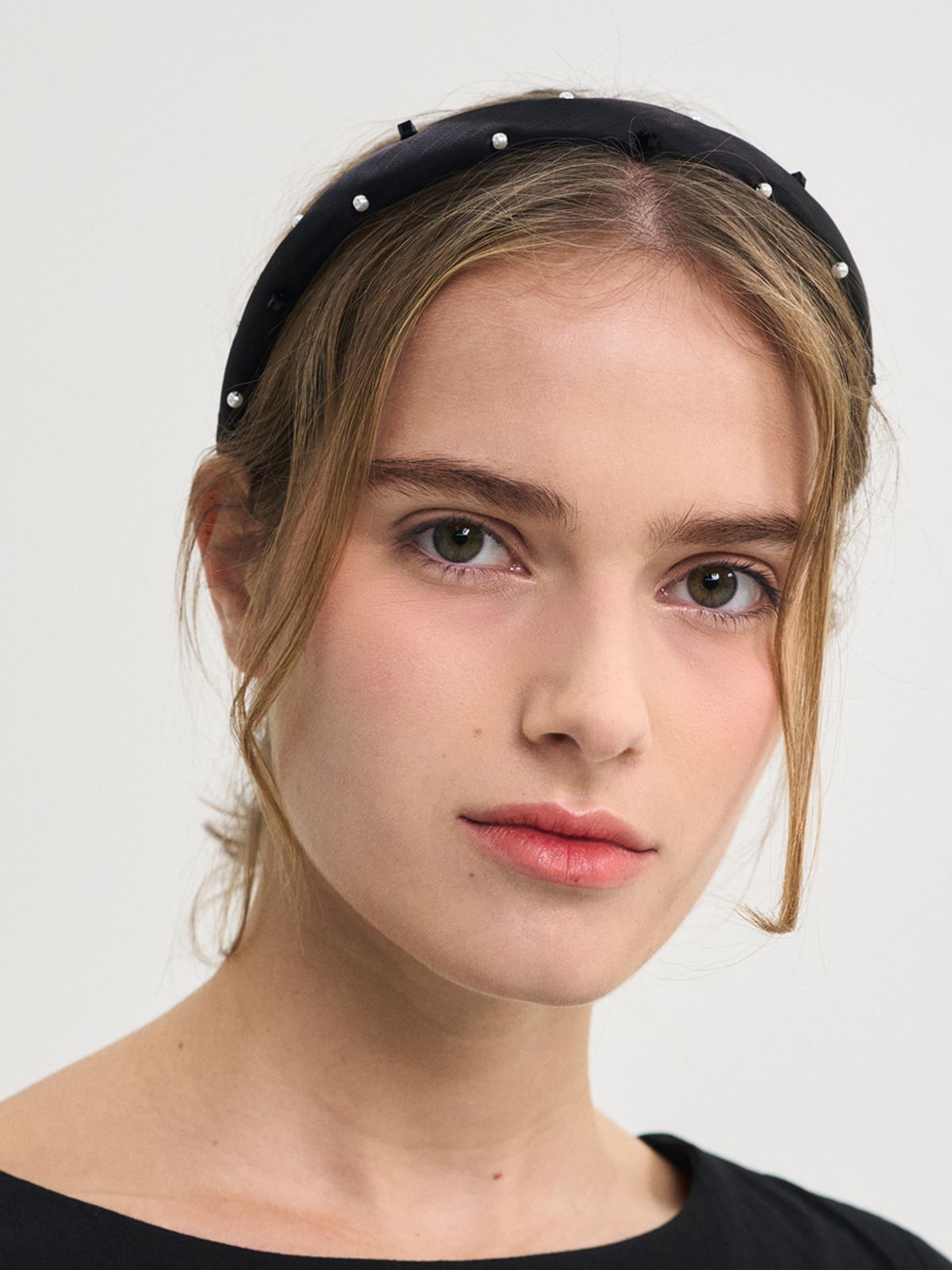 쏘리, 투 머치 러브(SORRY, TOO MUCH LOVE) Pearl Gem Seethough Satin Hairband_Black