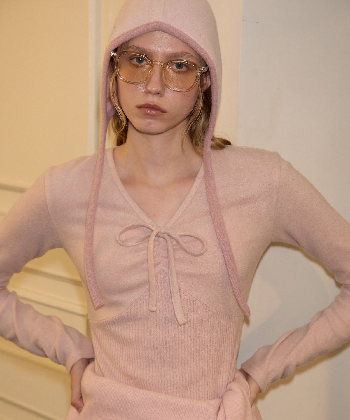 살롱 드 욘(SALON DE YOHN) V-neck Ribbon Shirring Knit_ Pink