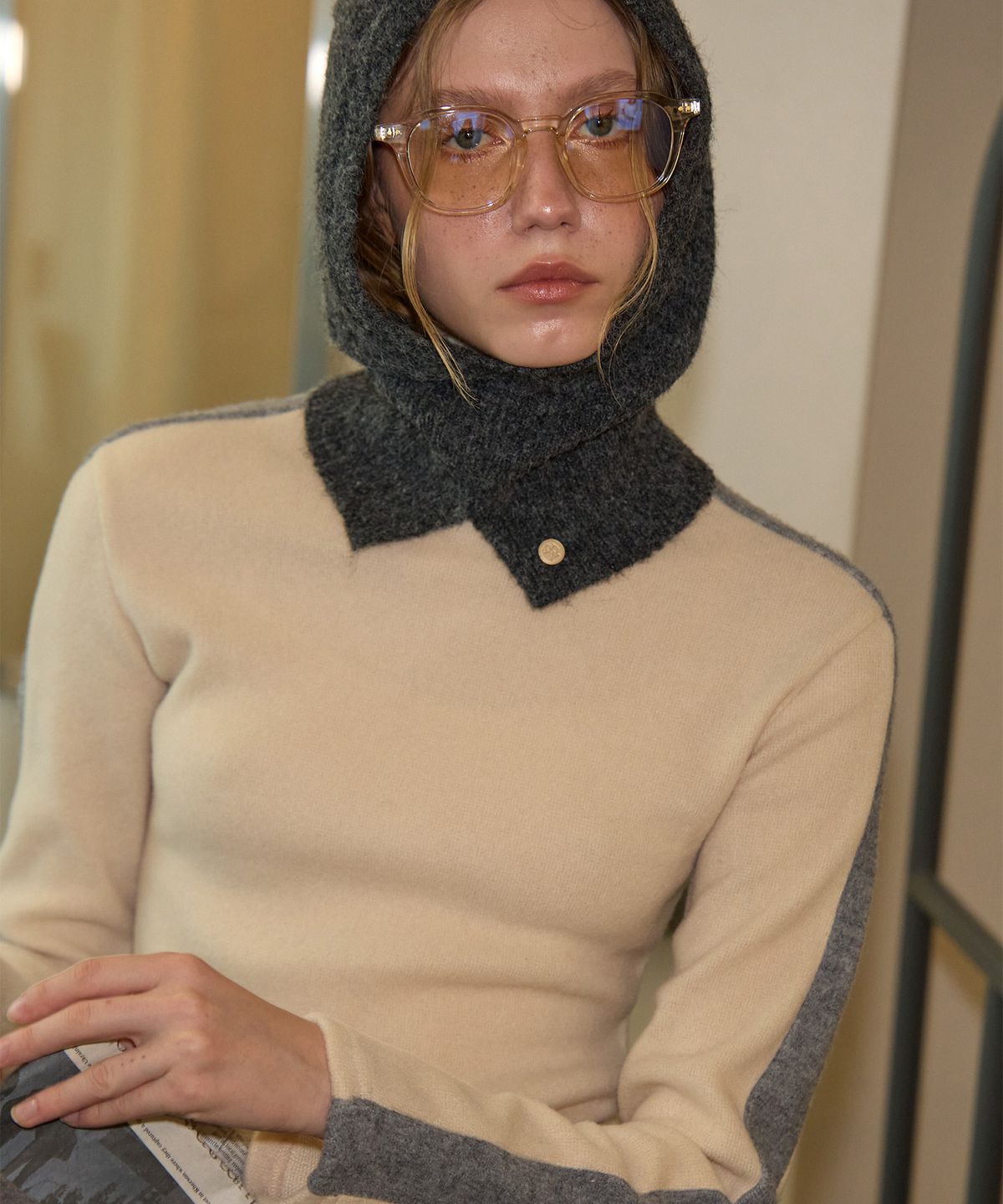 살롱 드 욘(SALON DE YOHN) Line Point High Neck T_ Ivory