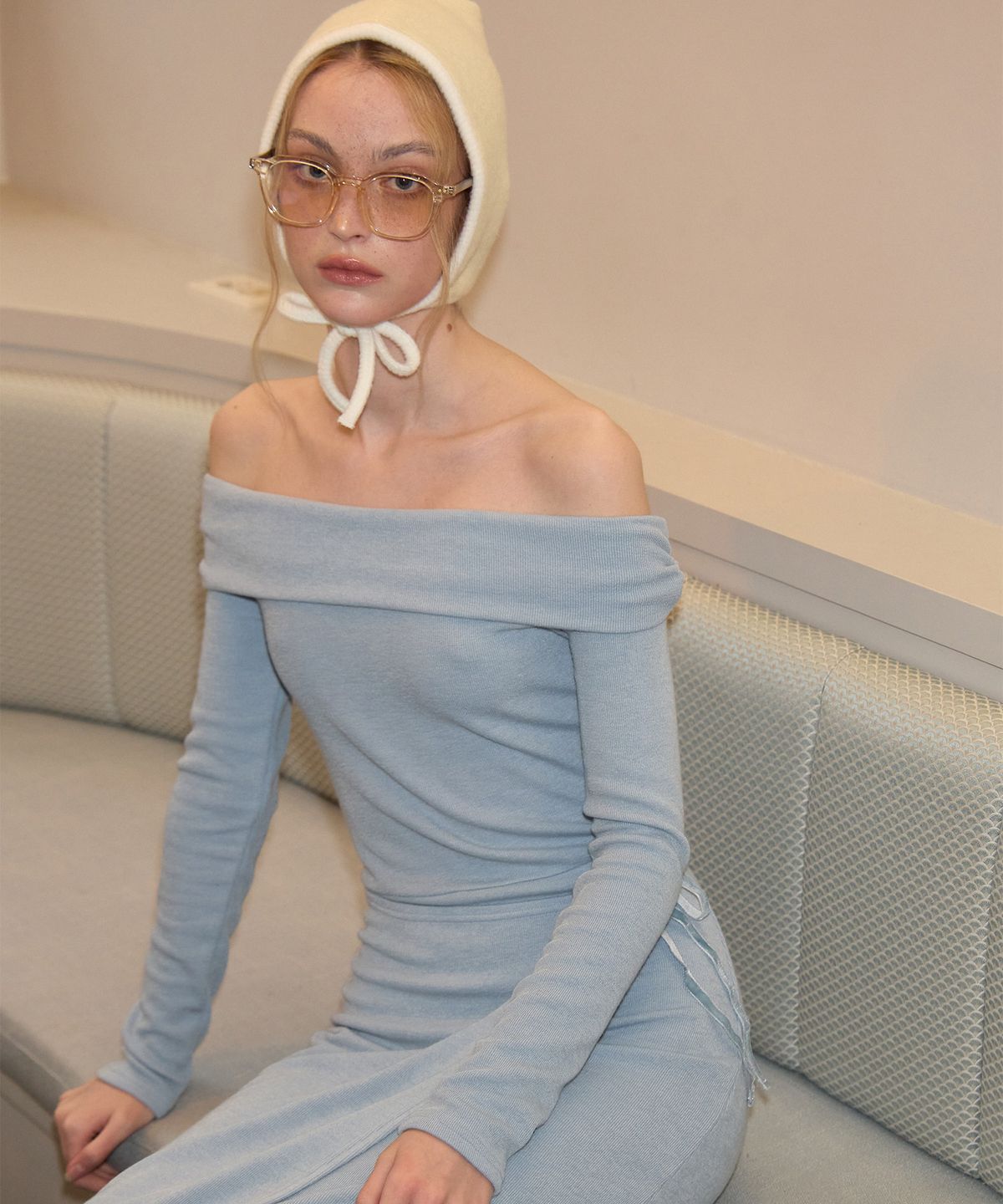 살롱 드 욘(SALON DE YOHN) Off Shoulder Long Wrap Dress_ Blue