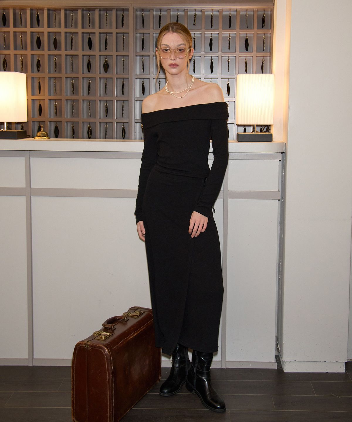 살롱 드 욘(SALON DE YOHN) Off Shoulder Long Wrap Dress_ Black