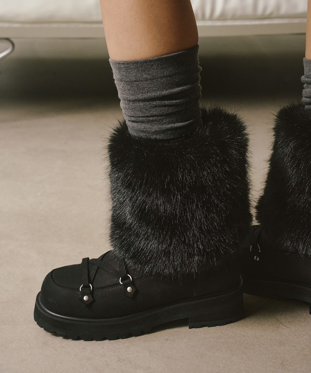 트윗비피(TWVP) 문 트래커 퍼 앵클부츠(2colors) Moon Tracker Fur Ankle Boots 24F81