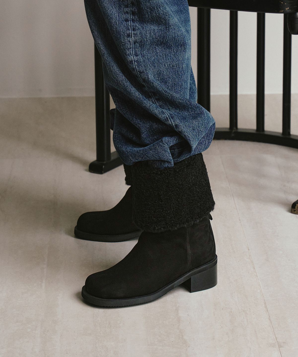 트윗비피(TWVP) 모노 시어링 미들부츠(2colors) Mono Shearing Middle Boots 23F32