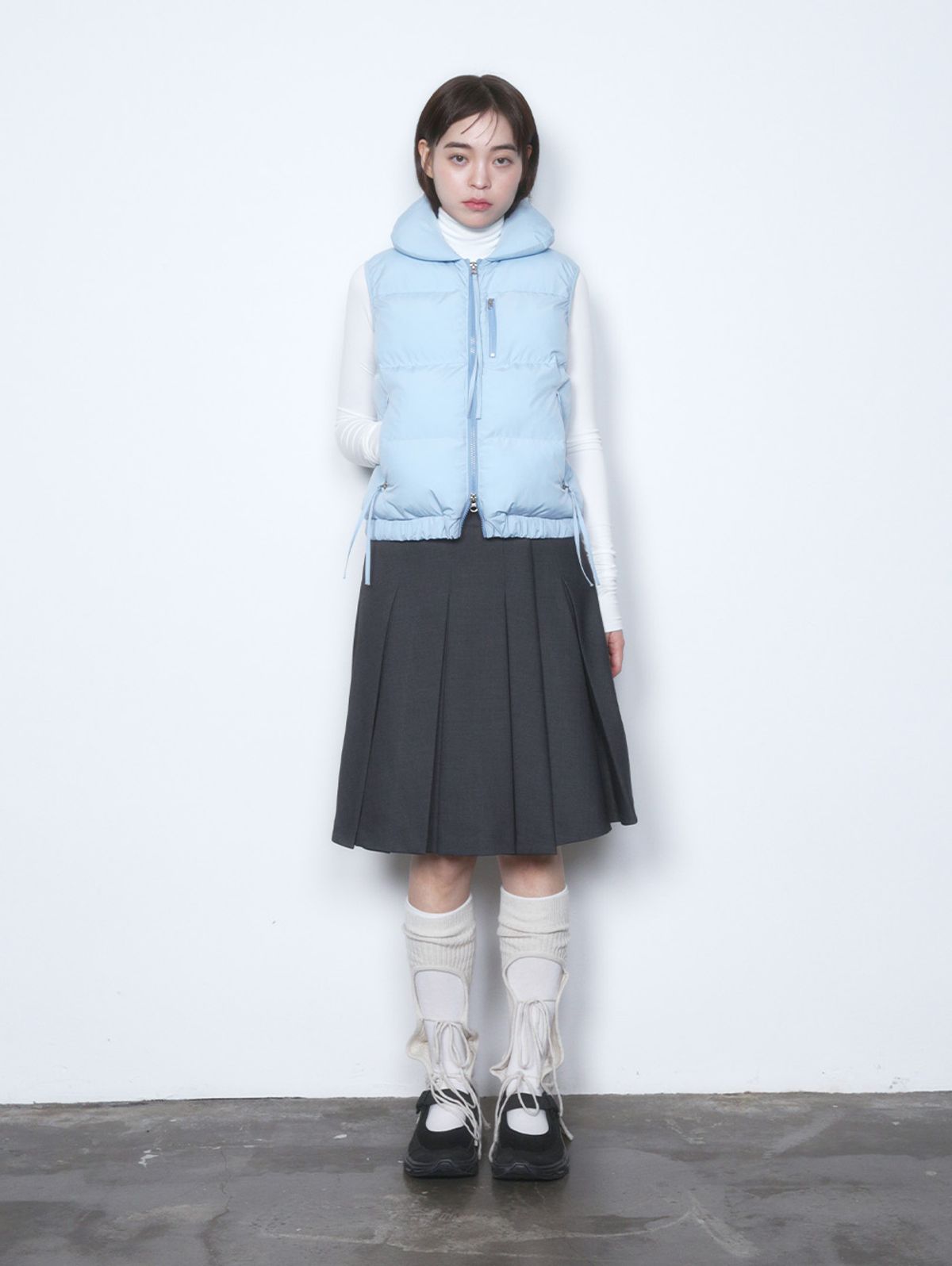 뚜오미오(TUOMIO) STRAP PUFFER VEST [BABY BLUE]