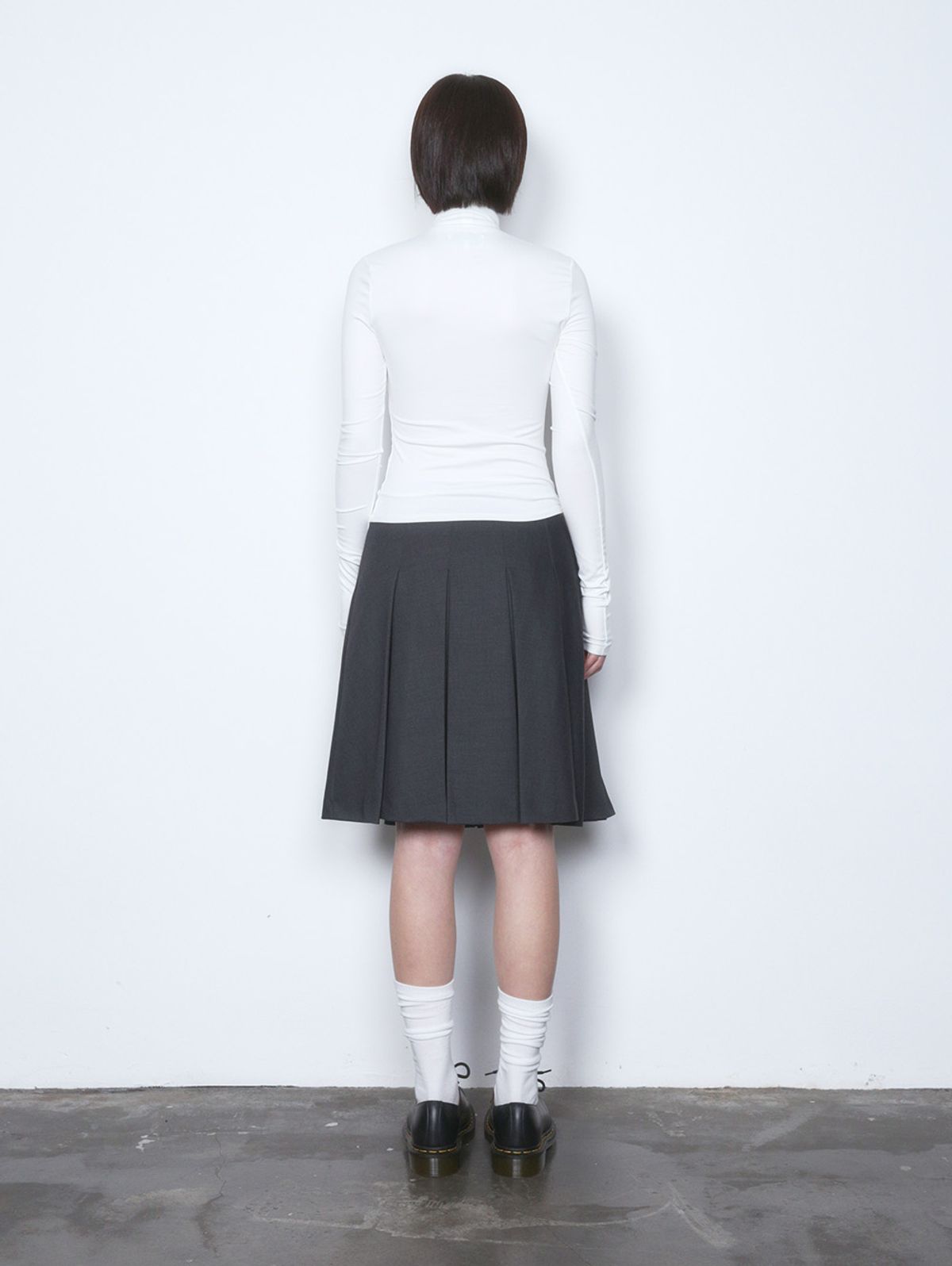 뚜오미오(TUOMIO) TM ESSENTIAL TURTLE NECK TOP [WHITE]