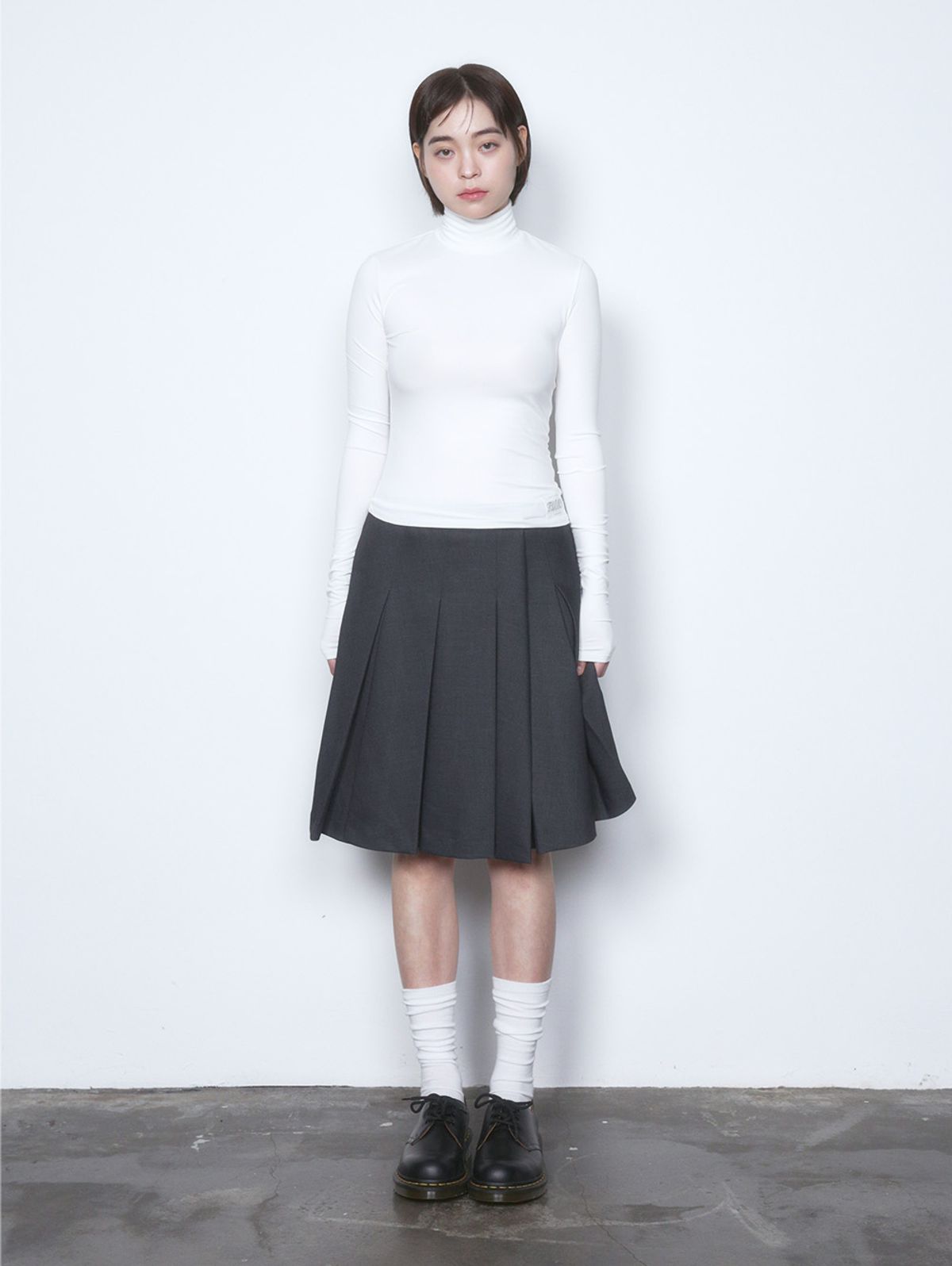 뚜오미오(TUOMIO) TM ESSENTIAL TURTLE NECK TOP [WHITE]
