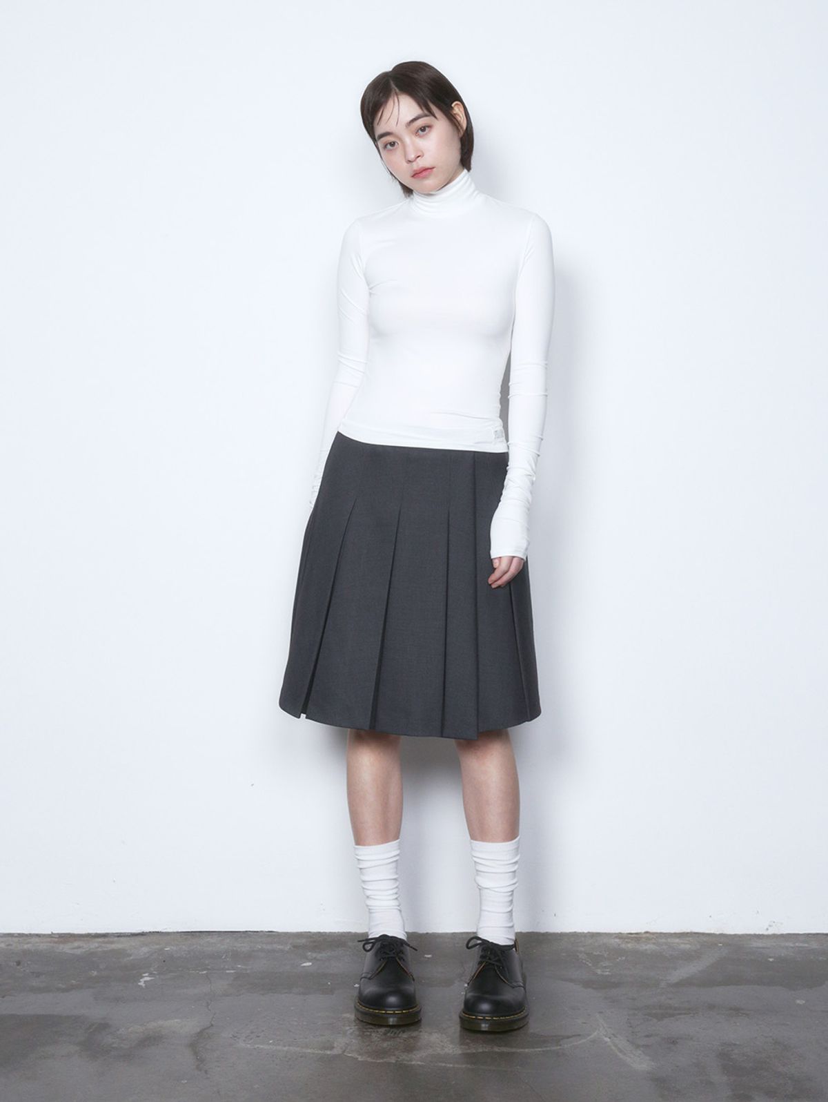 뚜오미오(TUOMIO) TM ESSENTIAL TURTLE NECK TOP [WHITE]