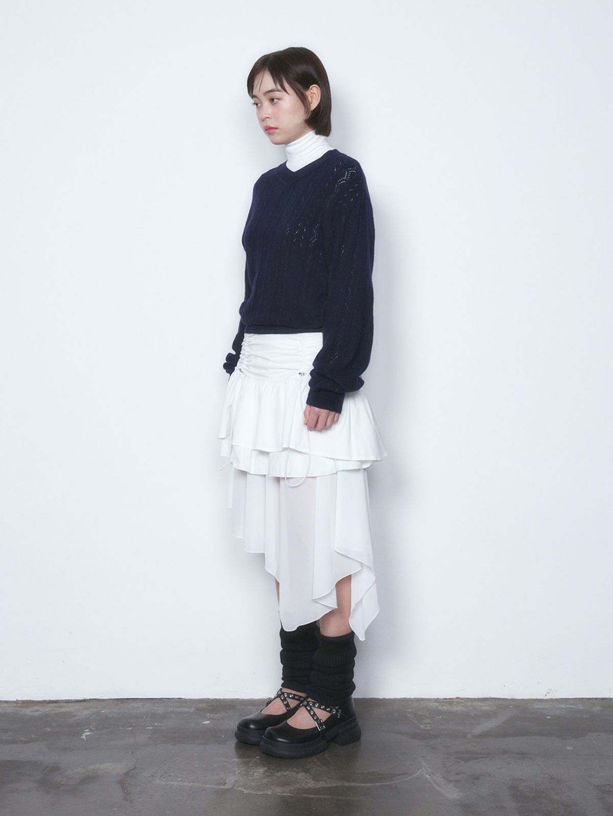뚜오미오(TUOMIO) V-NECK SWEATER [NAVY]
