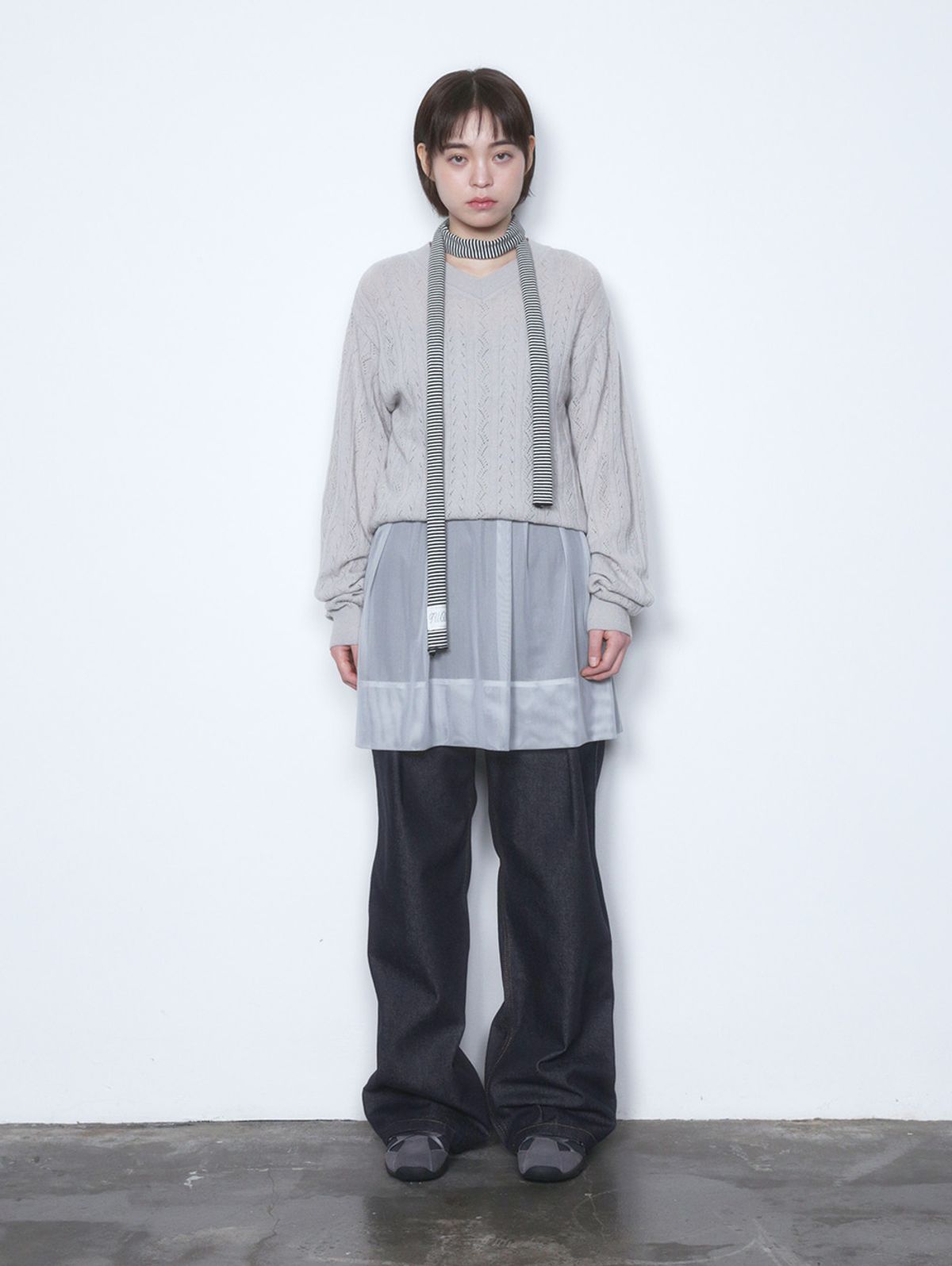 뚜오미오(TUOMIO) V-NECK SWEATER [GREY]