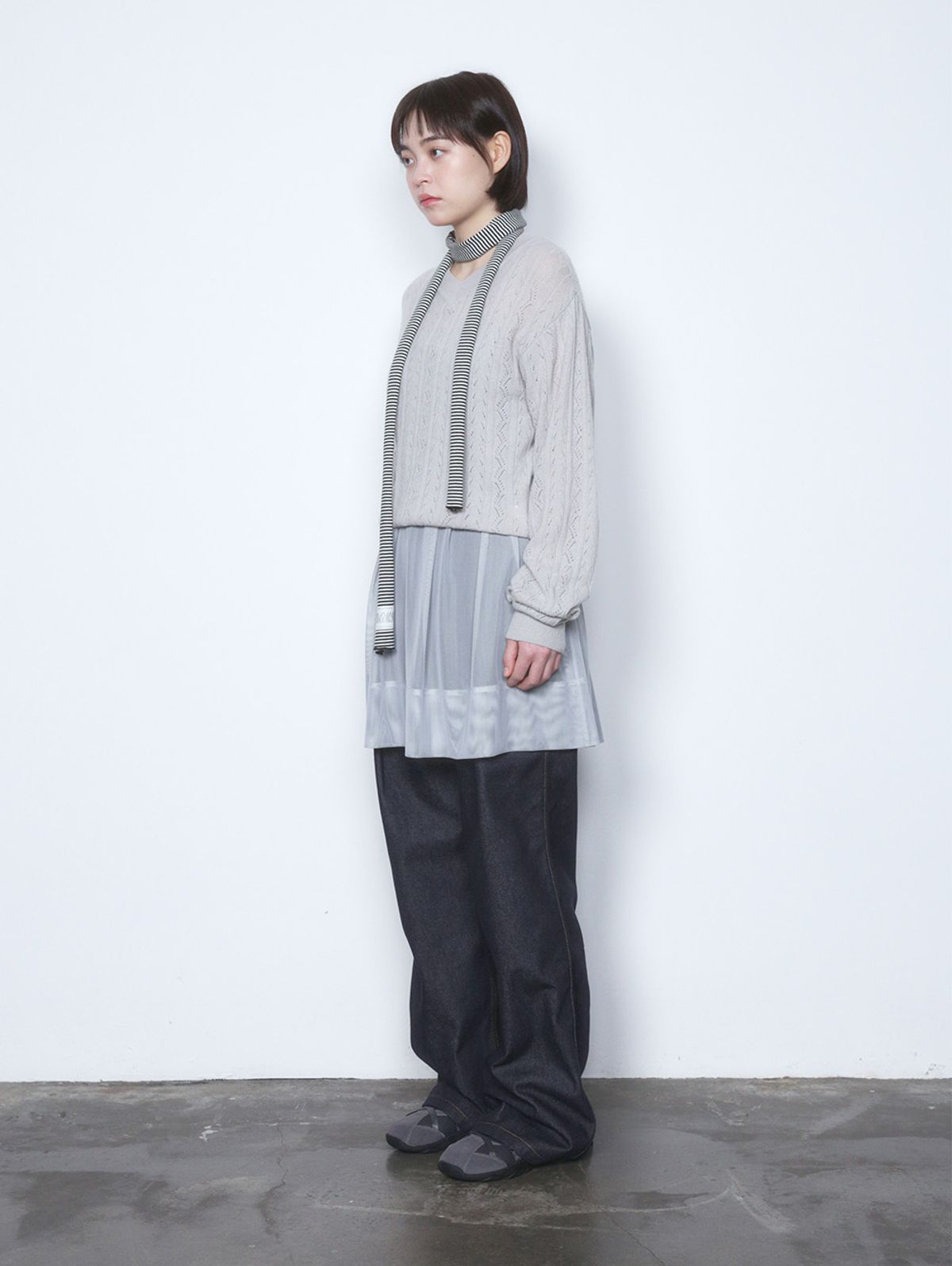뚜오미오(TUOMIO) V-NECK SWEATER [GREY]
