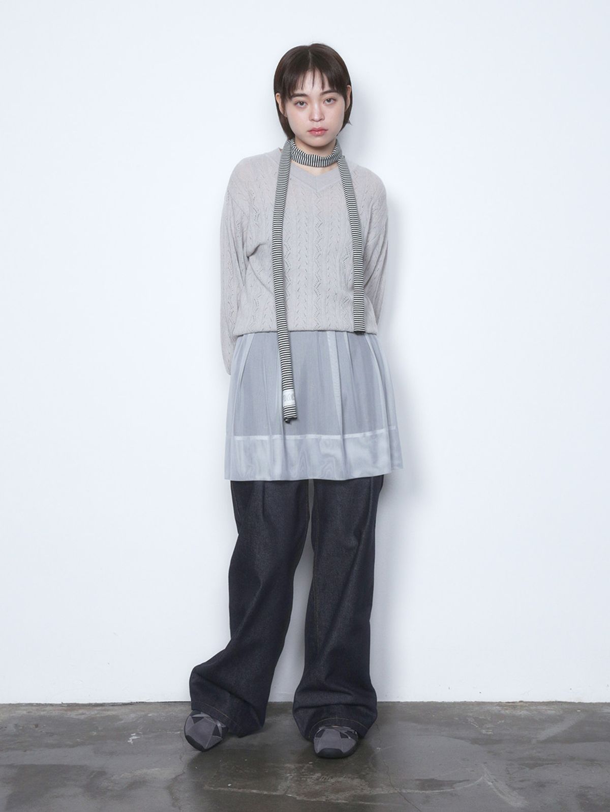 뚜오미오(TUOMIO) V-NECK SWEATER [GREY]