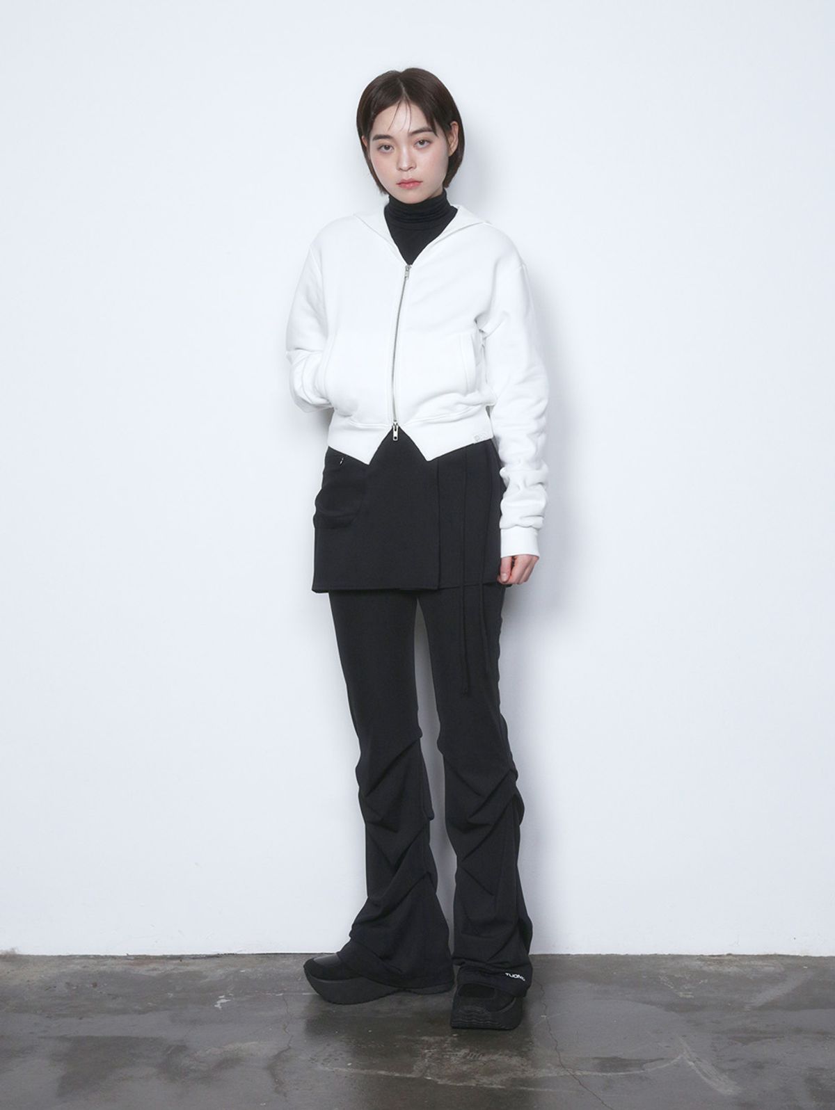 뚜오미오(TUOMIO) SAILOR COLLAR ZIP-UP [WHITE]