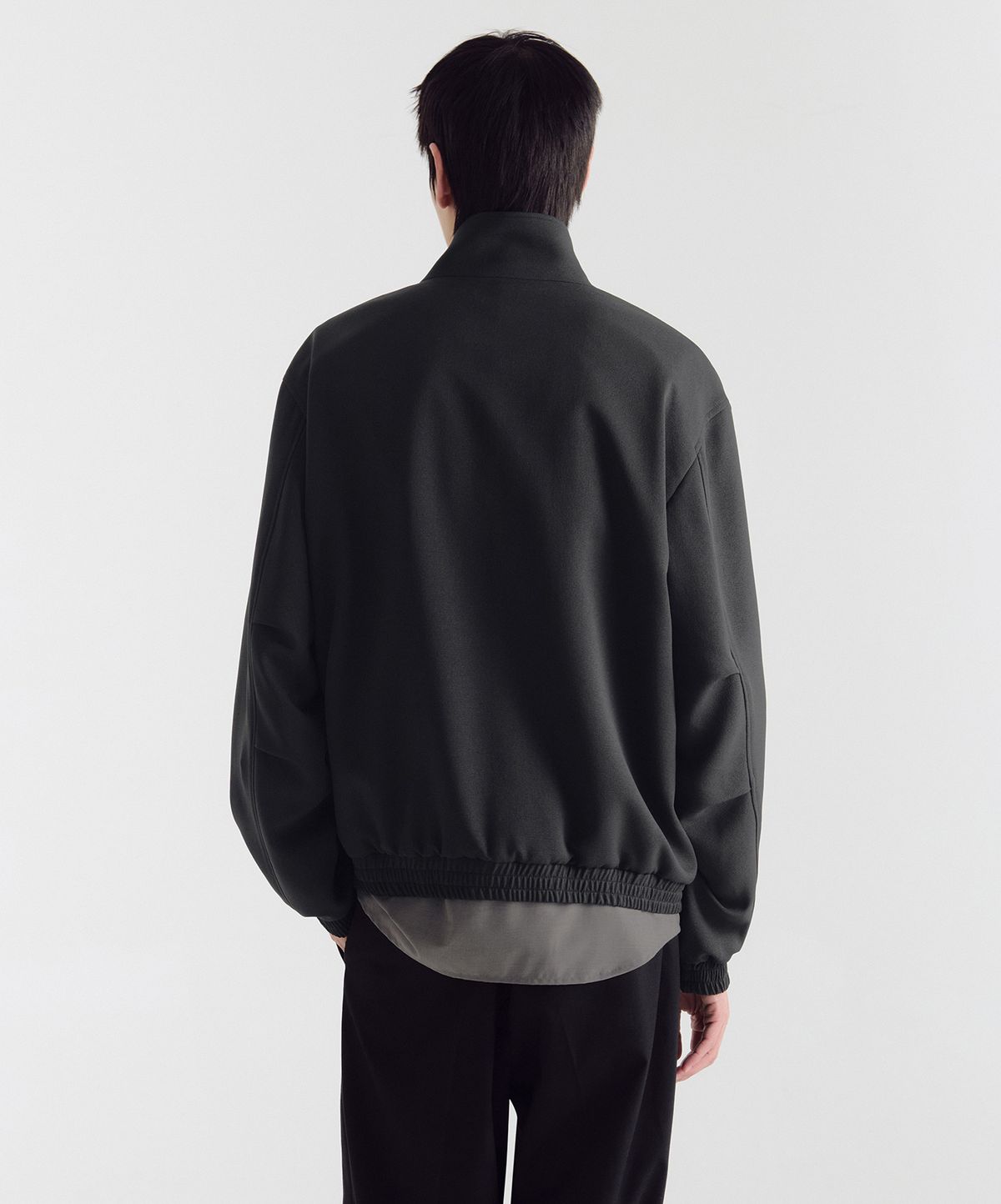 무신사 스탠다드(MUSINSA STANDARD) 크레이프 하이넥 블루종 재킷 [다크 그레이]