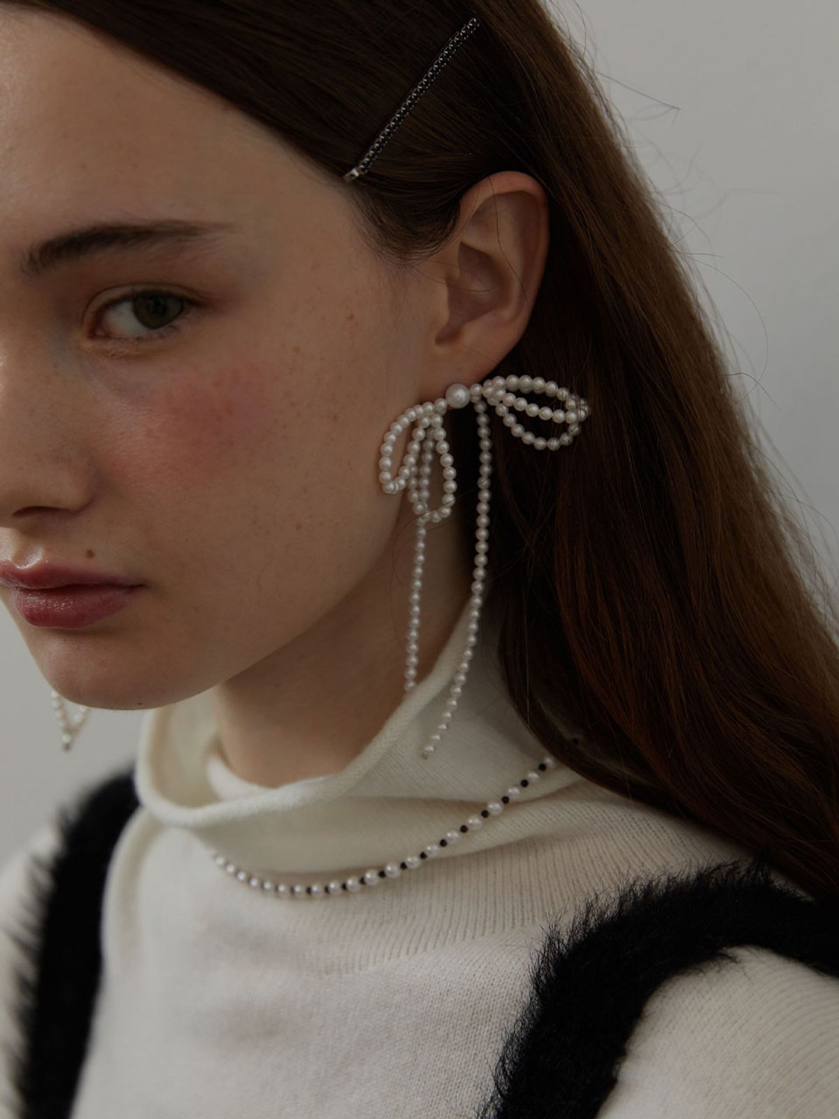 러브미몬스터(LOVE ME MONSTER) Double Pearl Ribbon Earrings (L244MER010)